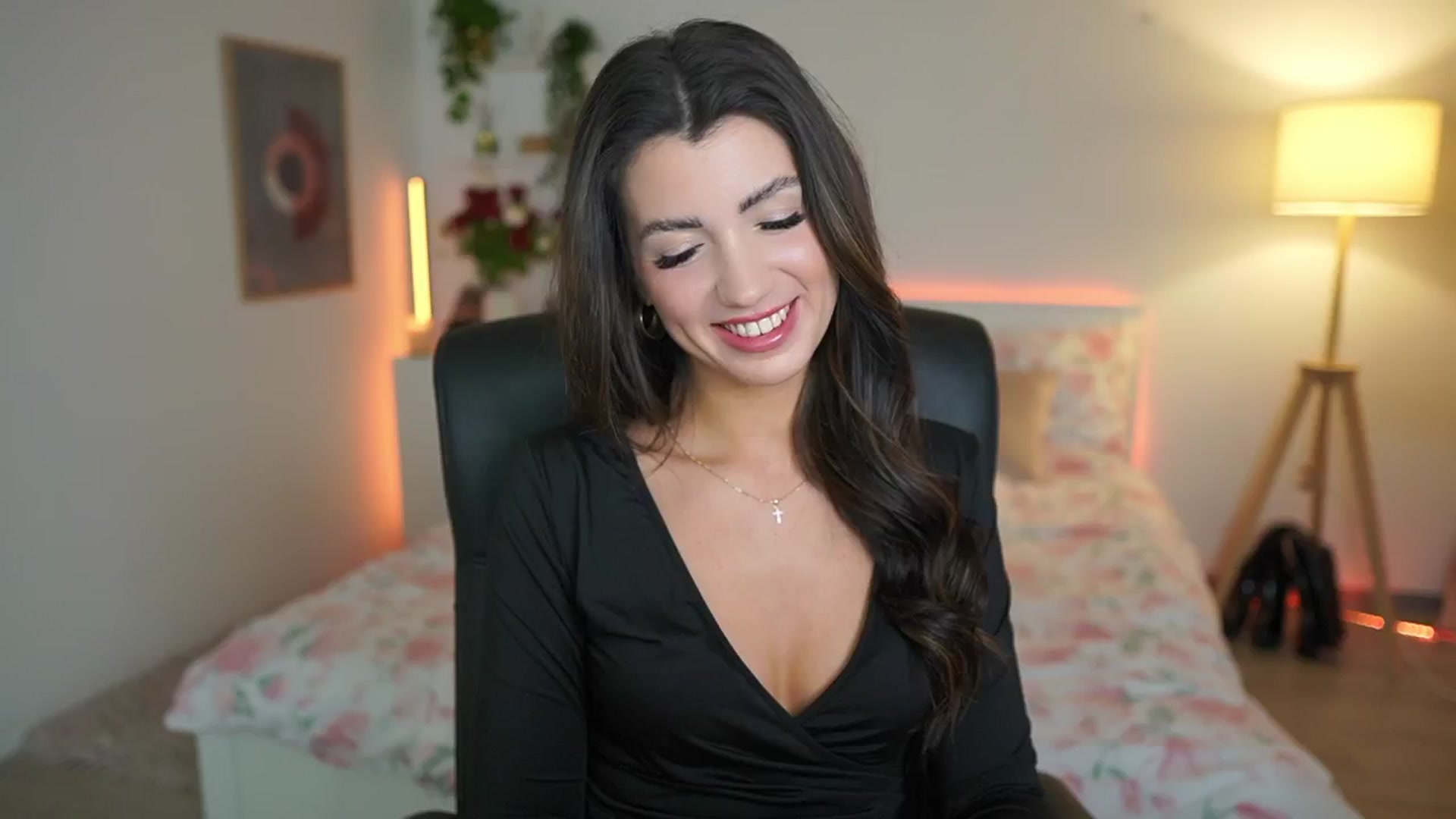 Gallery image thumbnail from Julia_Roca's myfreecams stream on, 02/26/2025, 22:48 image 3 of 20