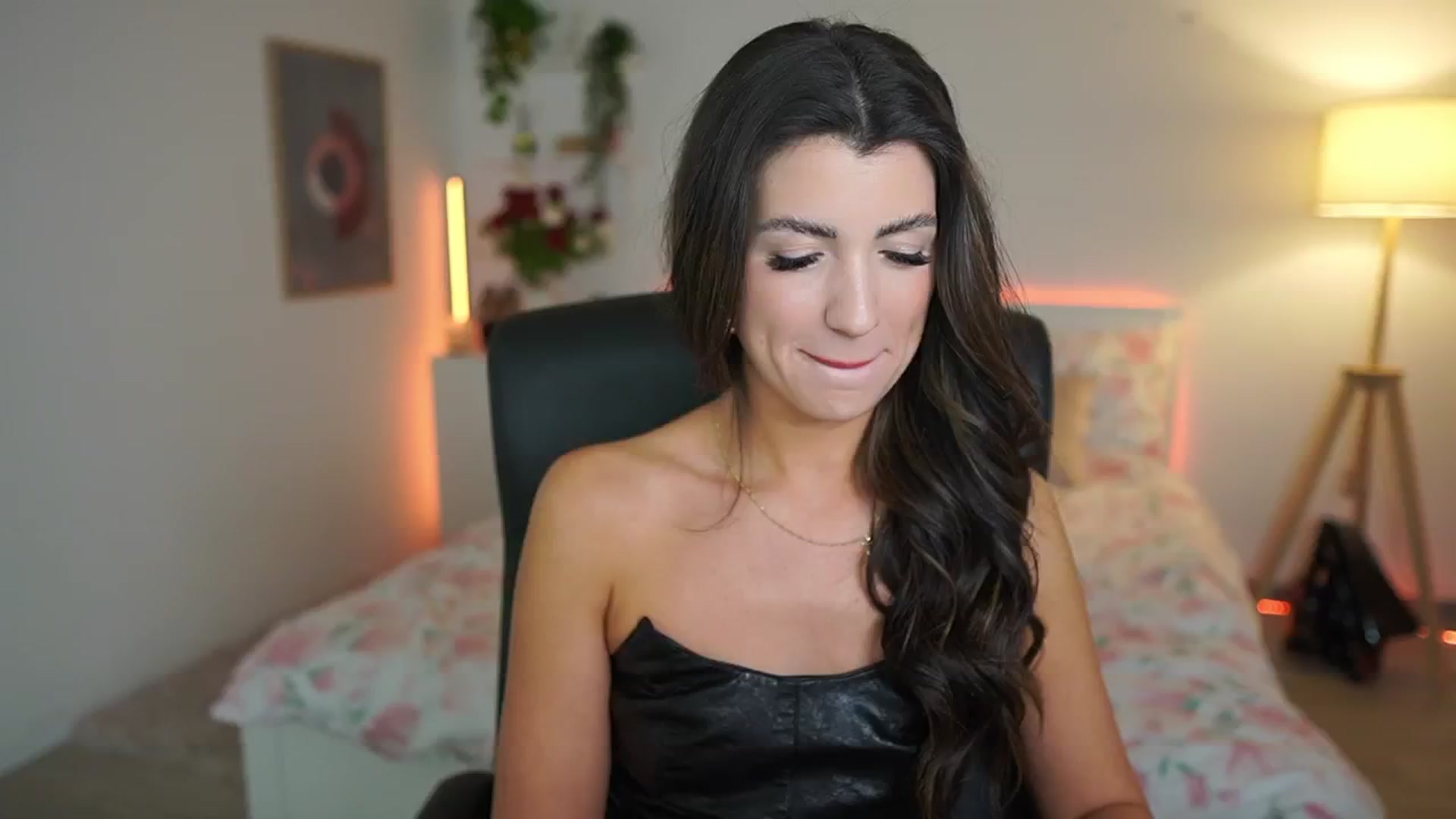 Gallery image thumbnail from Julia_Roca's myfreecams stream on, 02/27/2025, 24:01 image 1 of 20