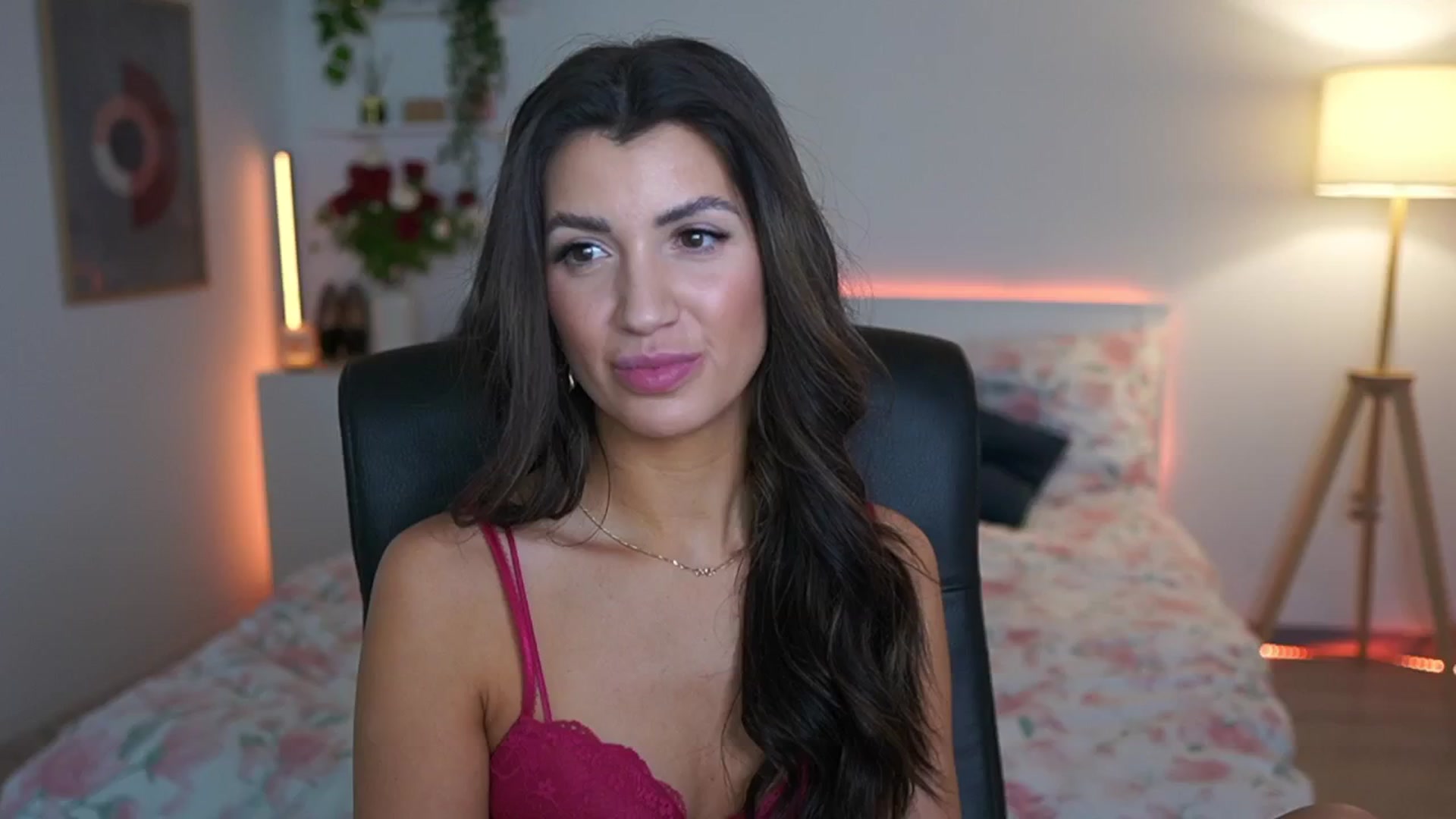 Gallery image thumbnail from Julia_Roca's myfreecams stream on, 03/06/2025, 16:40 image 15 of 20