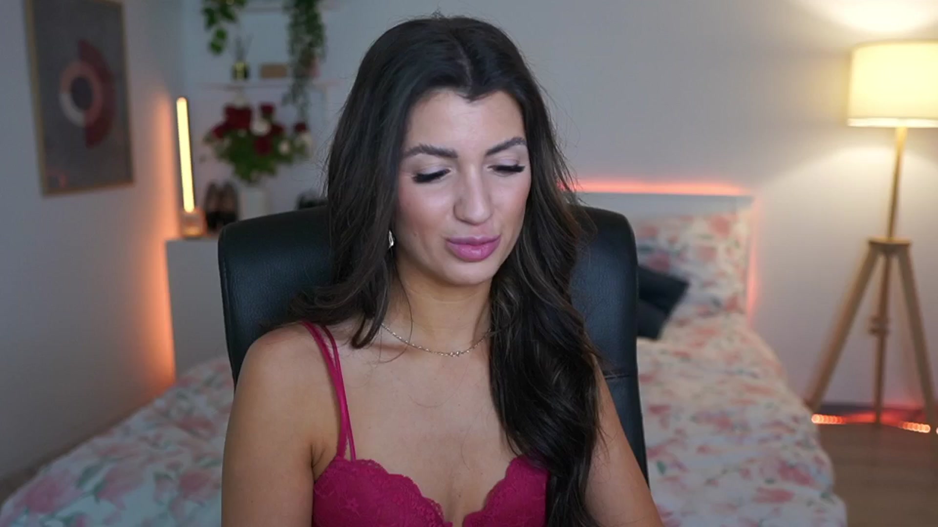 Gallery image thumbnail from Julia_Roca's myfreecams stream on, 03/06/2025, 16:40 image 16 of 20