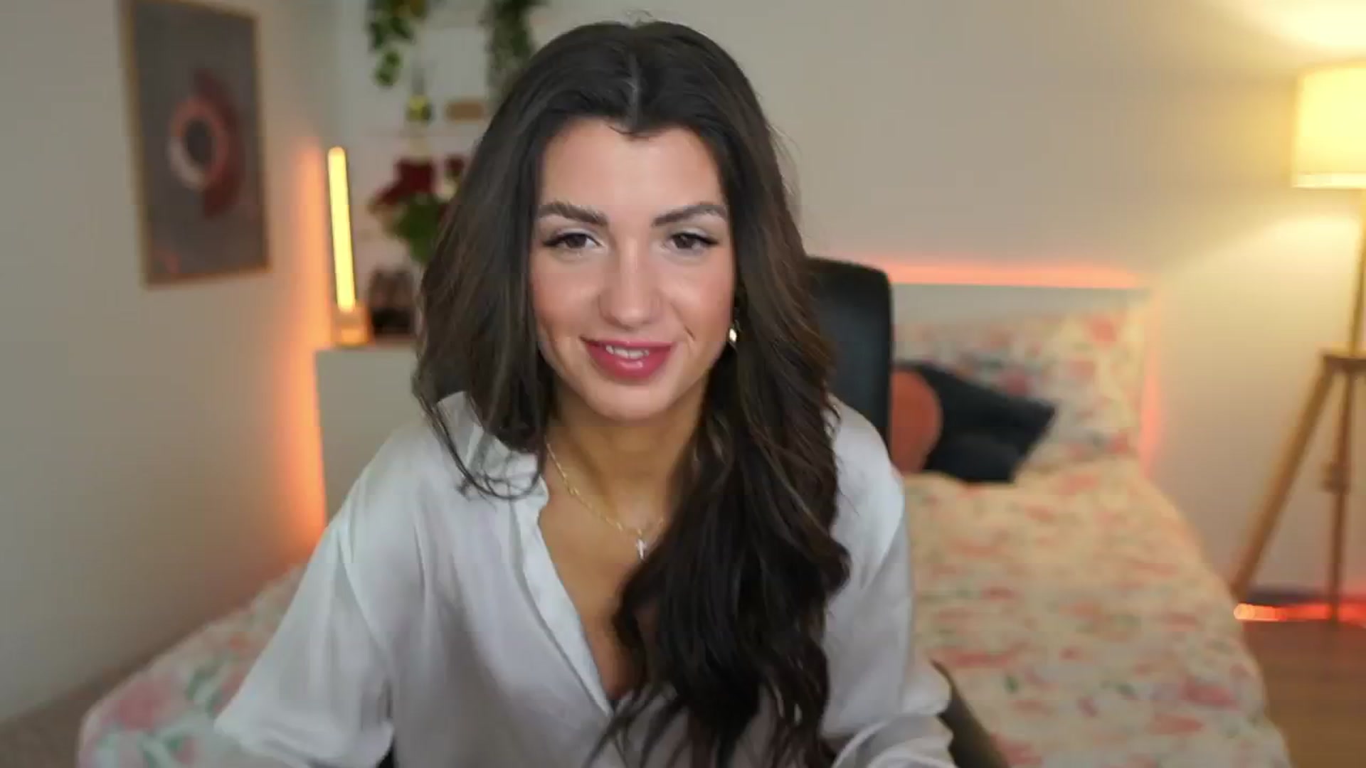 Gallery image thumbnail from Julia_Roca's myfreecams stream on, 03/06/2025, 16:40 image 2 of 20