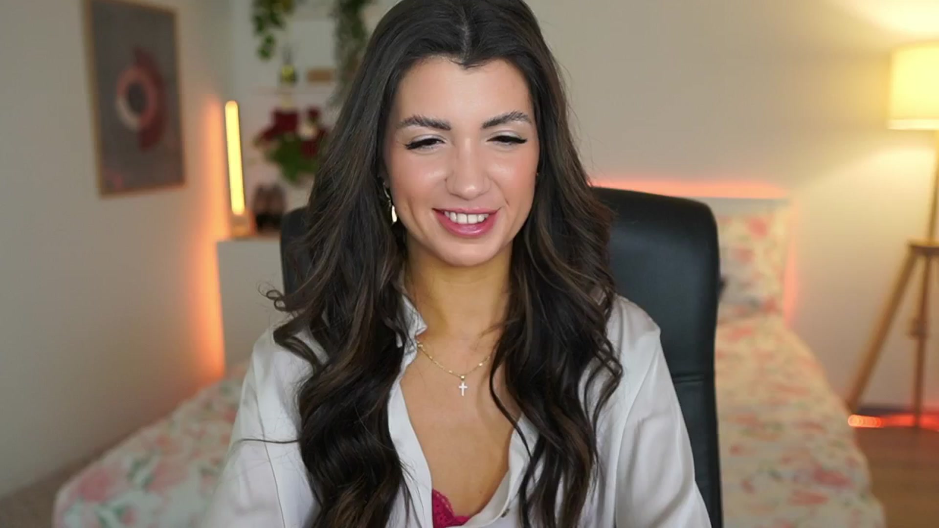 Gallery image thumbnail from Julia_Roca's myfreecams stream on, 03/06/2025, 16:40 image 4 of 20