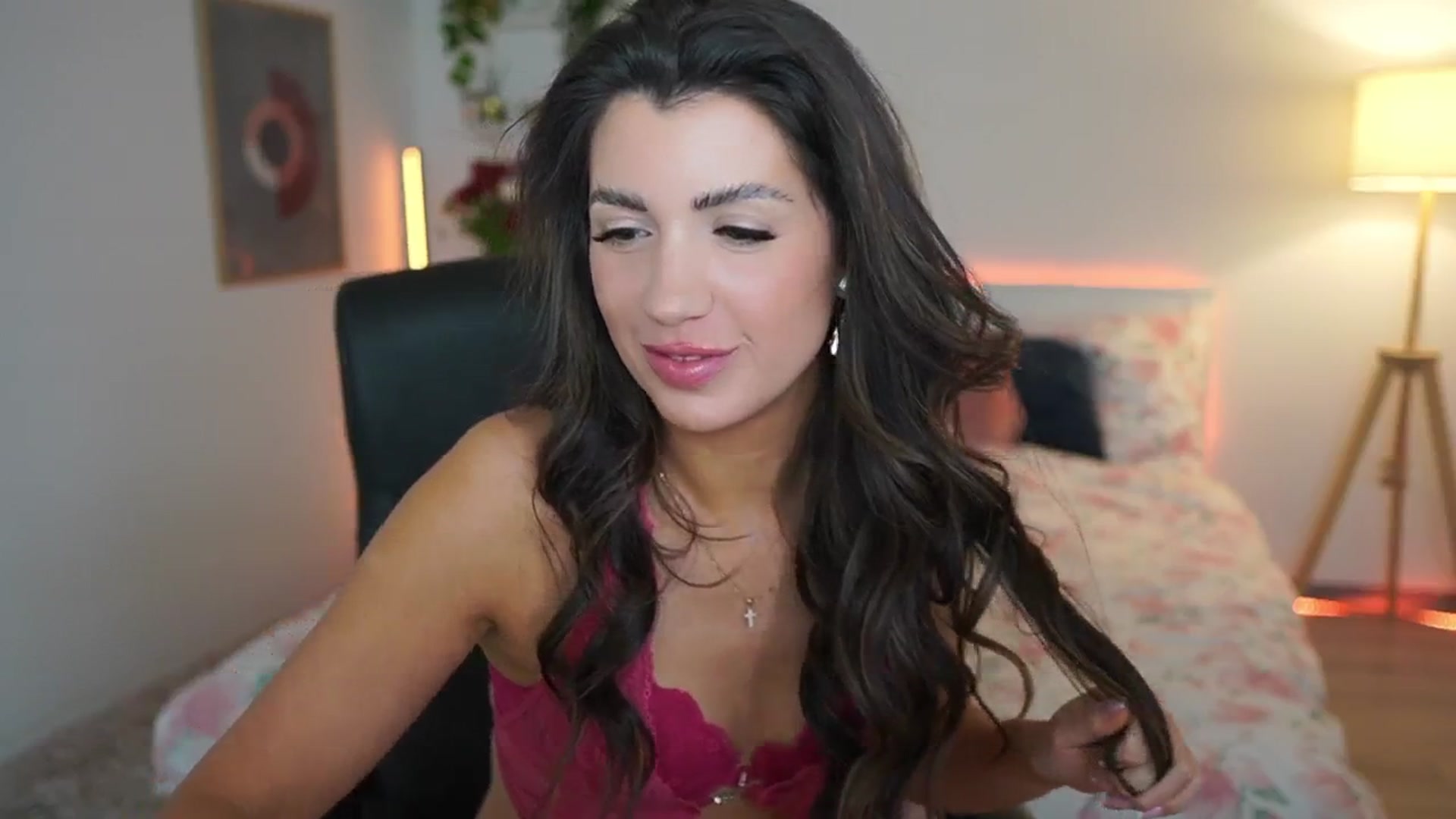 Gallery image thumbnail from Julia_Roca's myfreecams stream on, 03/08/2025, 20:23 image 17 of 20