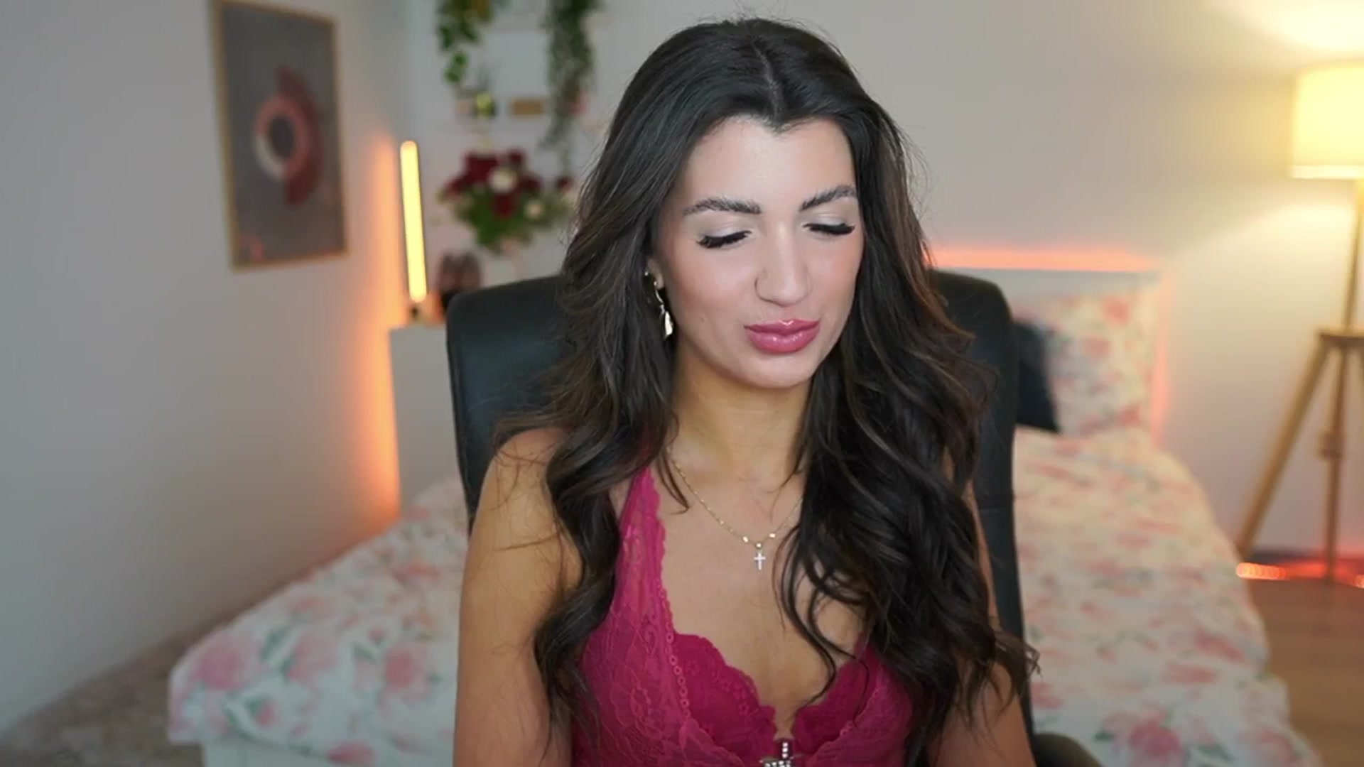 Gallery image thumbnail from Julia_Roca's myfreecams stream on, 03/08/2025, 20:23 image 9 of 20