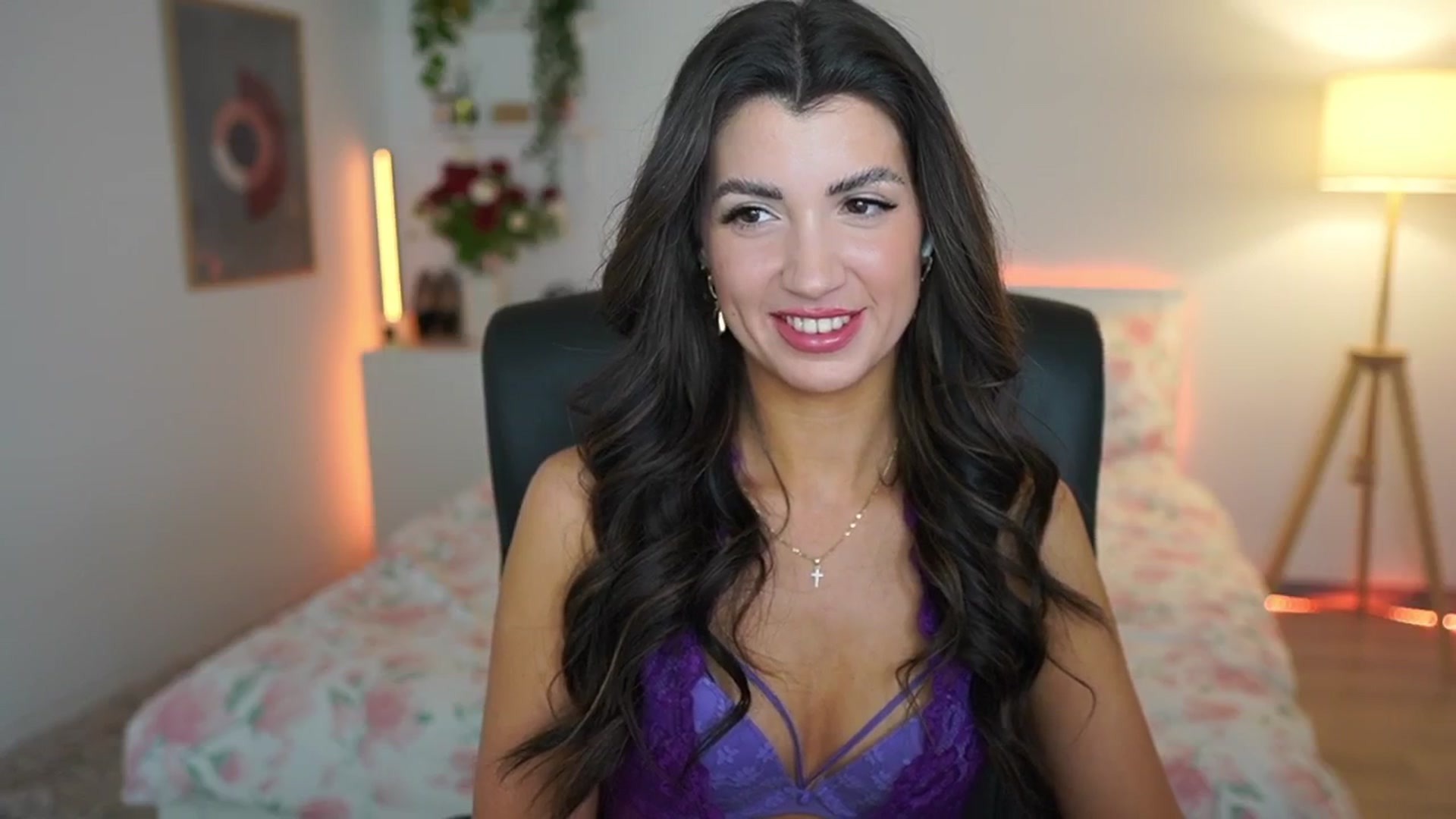 Gallery image thumbnail from Julia_Roca's myfreecams stream on, 03/08/2025, 21:38 image 2 of 20
