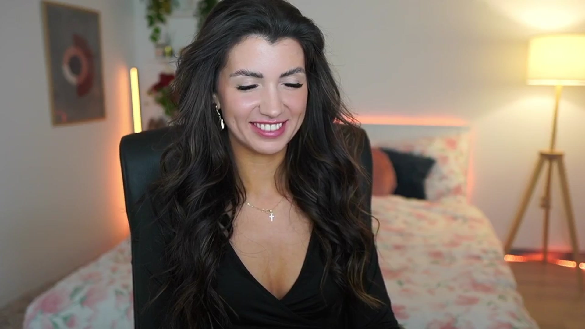 Gallery image thumbnail from Julia_Roca's myfreecams stream on, 03/08/2025, 23:34 image 8 of 20