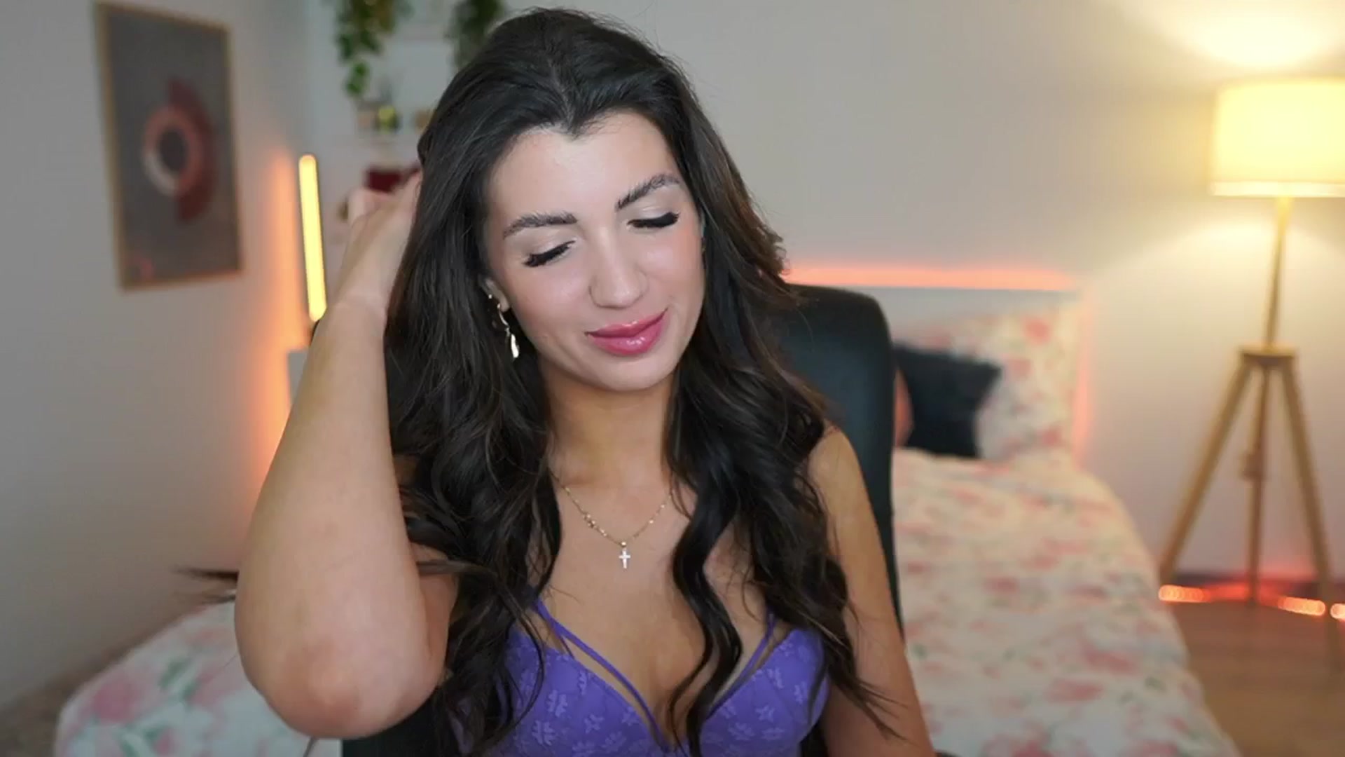 Gallery image thumbnail from Julia_Roca's myfreecams stream on, 03/08/2025, 23:34 image 1 of 20