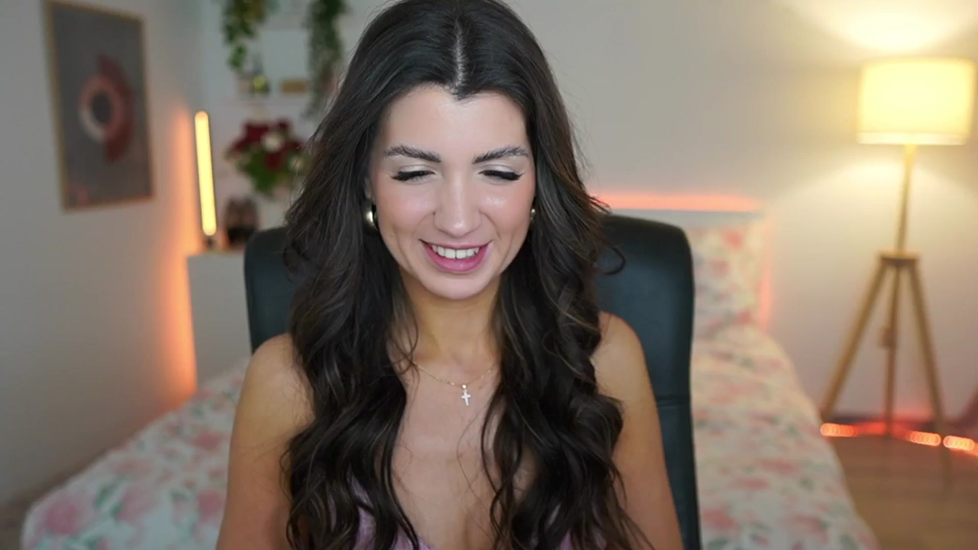 Gallery image thumbnail from Julia_Roca's myfreecams stream on, 03/09/2025, 17:43 image 14 of 20