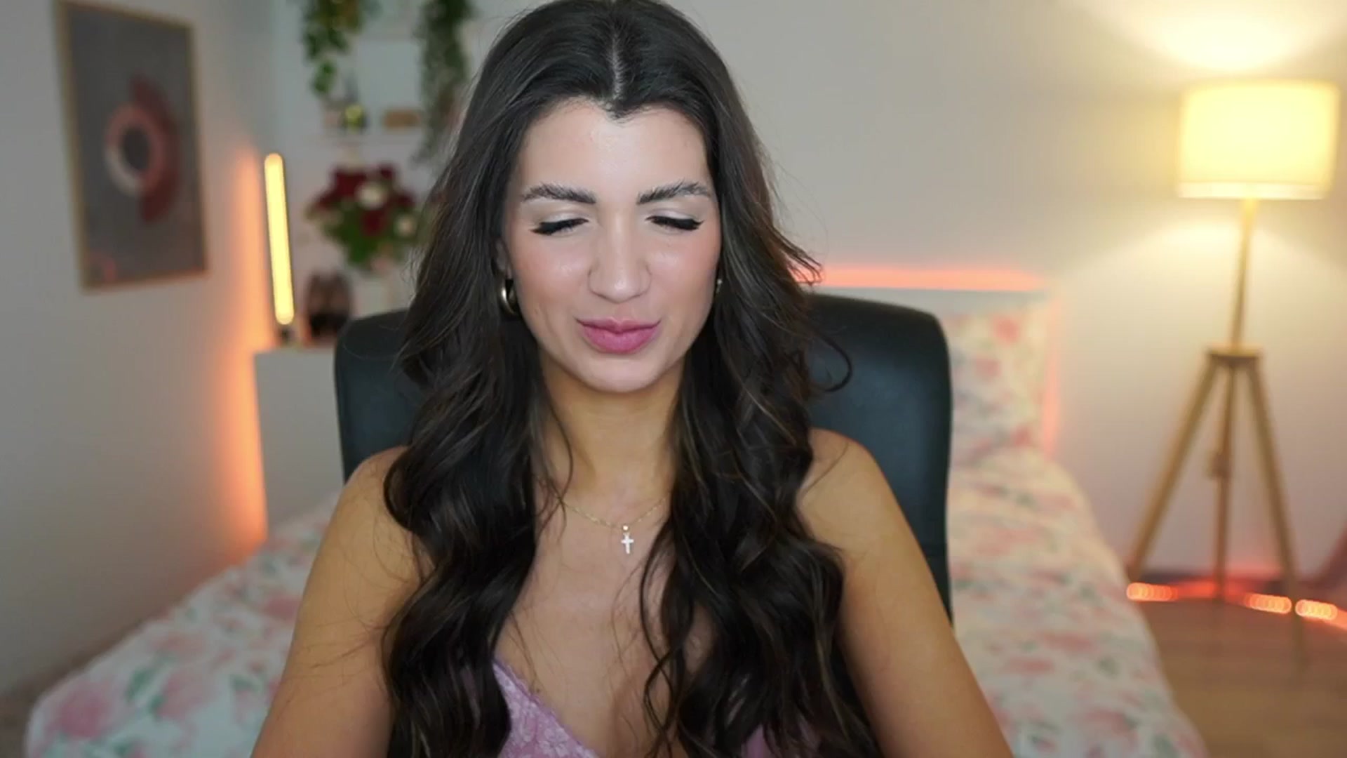 Gallery image thumbnail from Julia_Roca's myfreecams stream on, 03/09/2025, 17:43 image 19 of 20