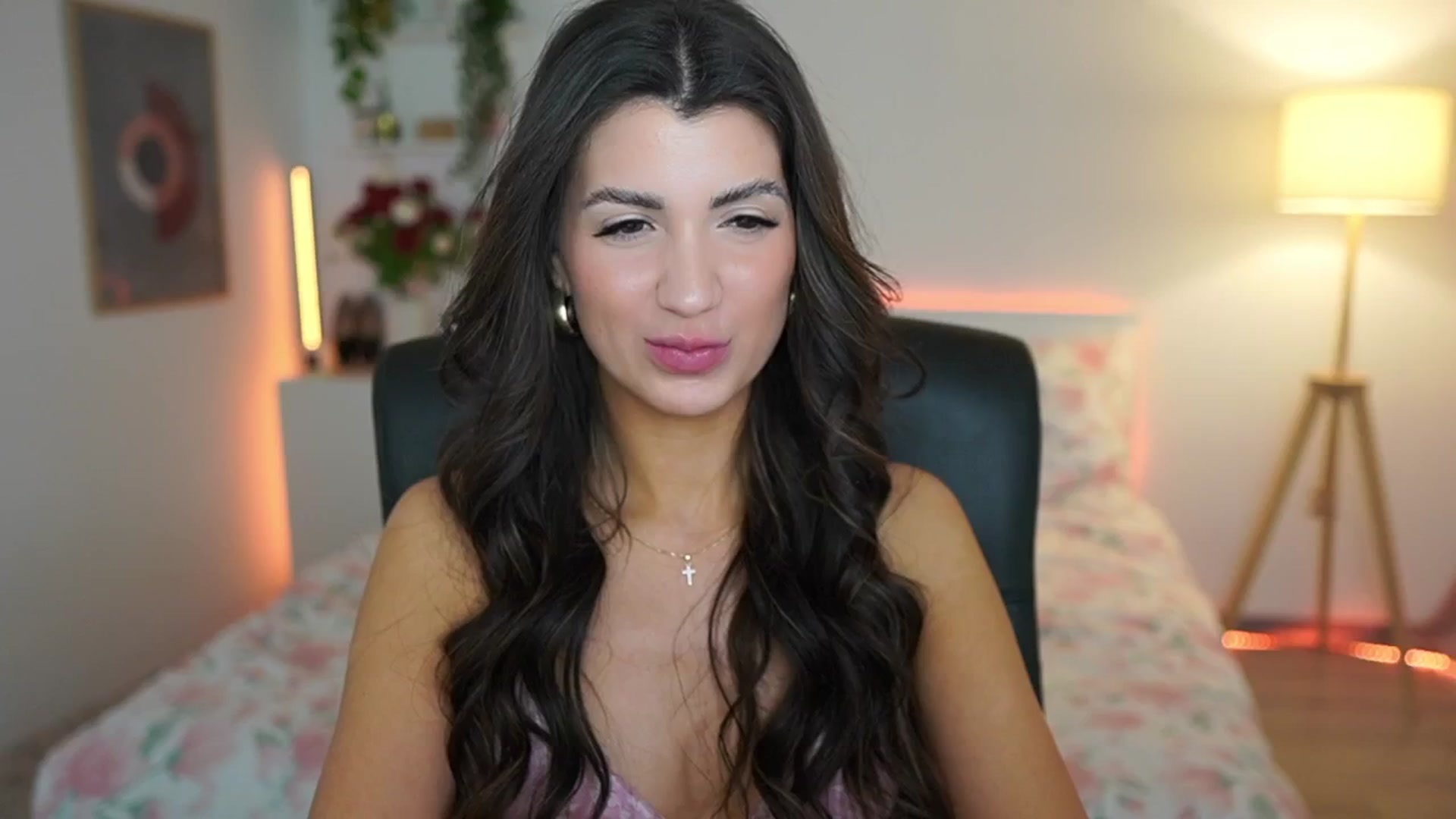 Gallery image thumbnail from Julia_Roca's myfreecams stream on, 03/09/2025, 17:43 image 16 of 20