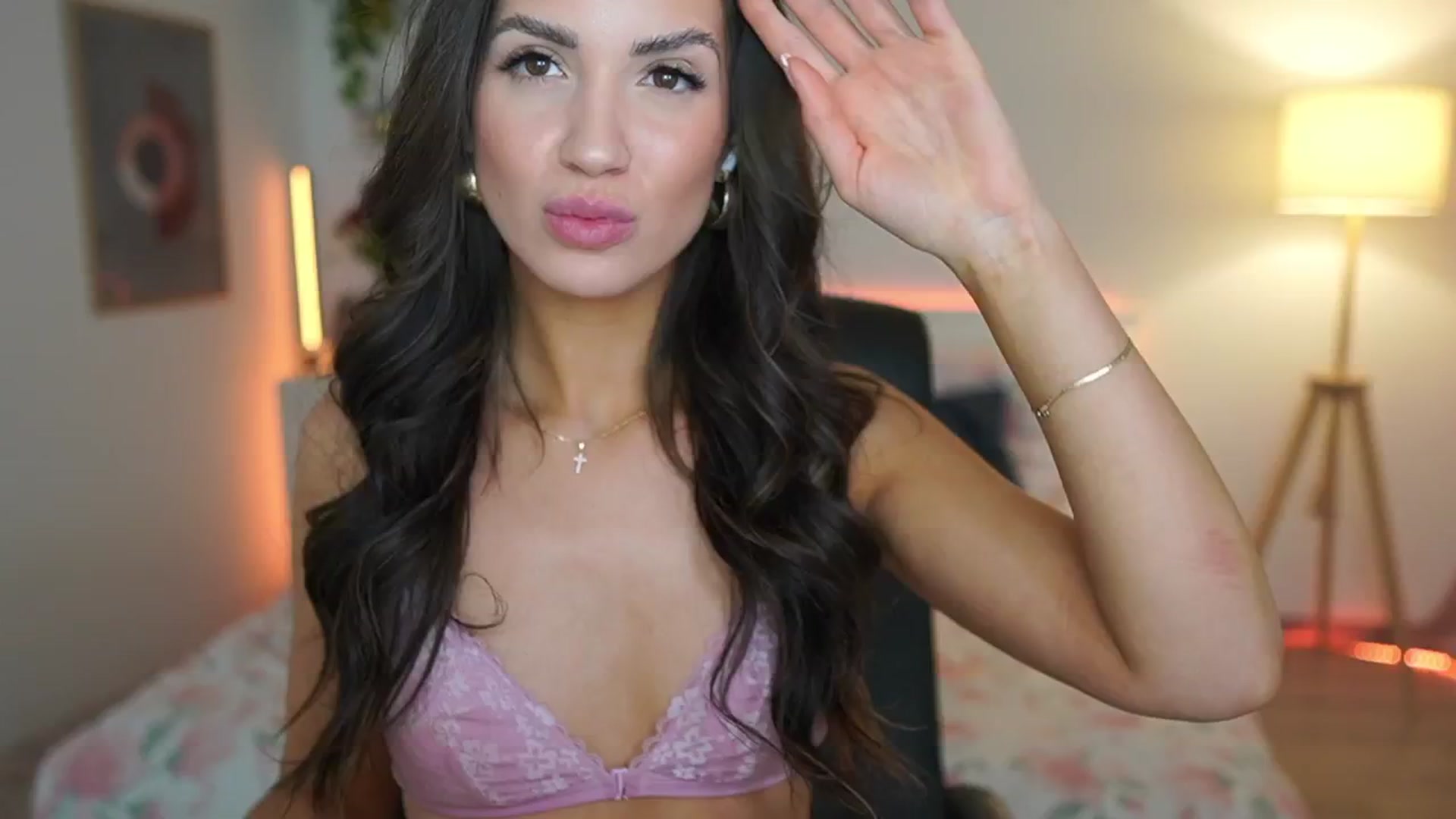 Gallery image thumbnail from Julia_Roca's myfreecams stream on, 03/09/2025, 17:43 image 8 of 20