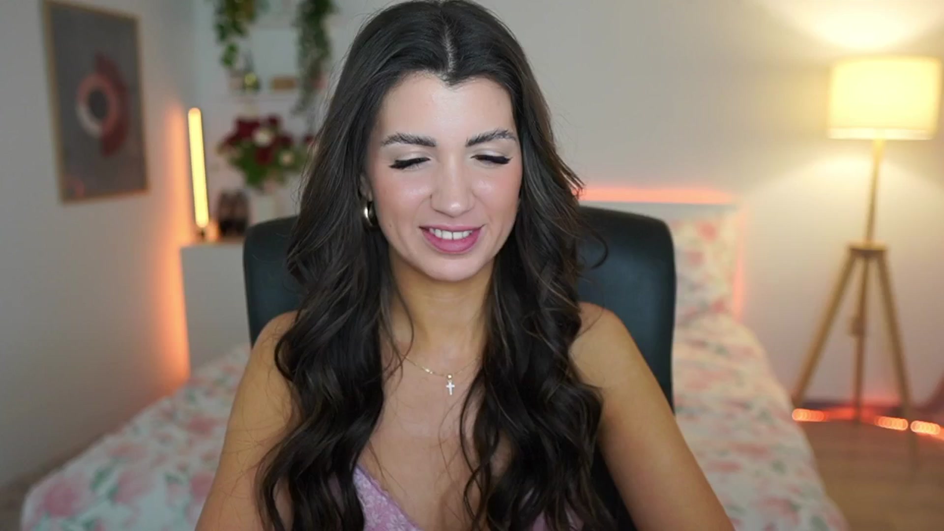 Gallery image thumbnail from Julia_Roca's myfreecams stream on, 03/09/2025, 17:43 image 17 of 20