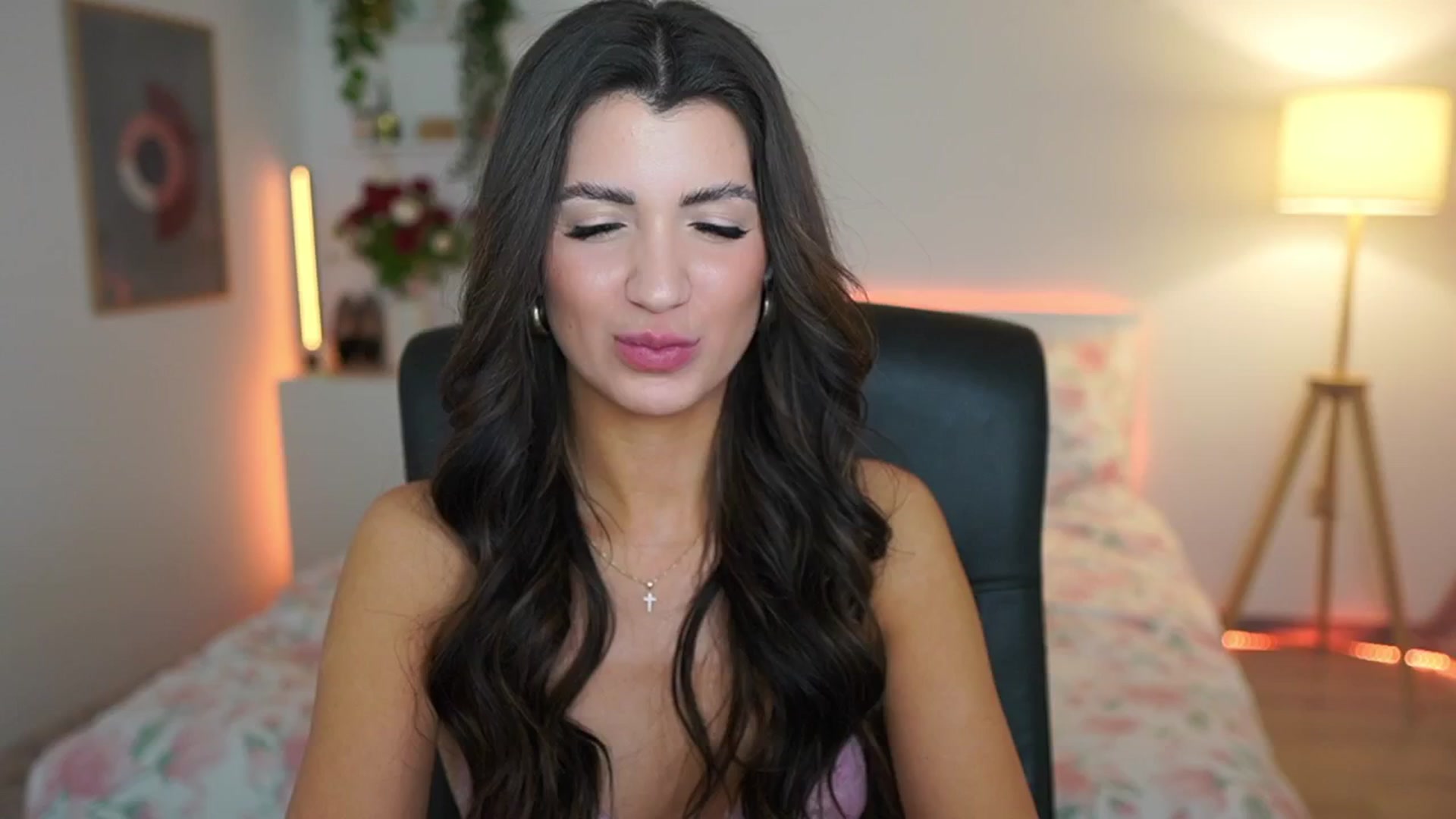 Gallery image thumbnail from Julia_Roca's myfreecams stream on, 03/09/2025, 17:43 image 1 of 20