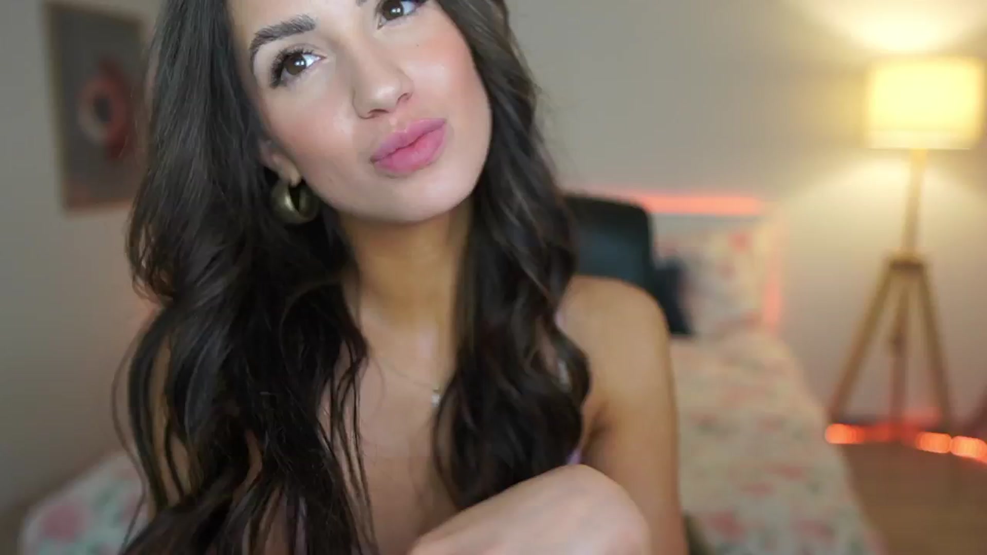 Gallery image thumbnail from Julia_Roca's myfreecams stream on, 03/09/2025, 17:43 image 11 of 20