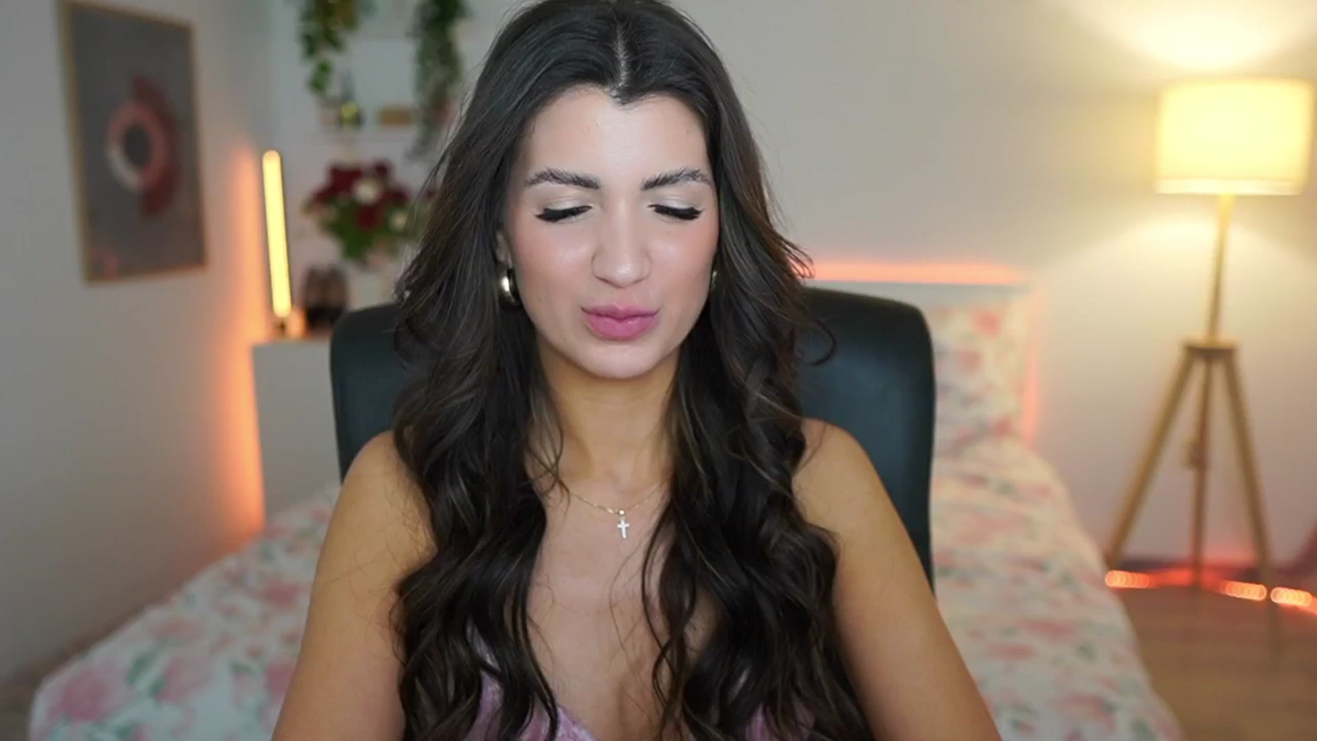 Gallery image thumbnail from Julia_Roca's myfreecams stream on, 03/09/2025, 17:43 image 15 of 20
