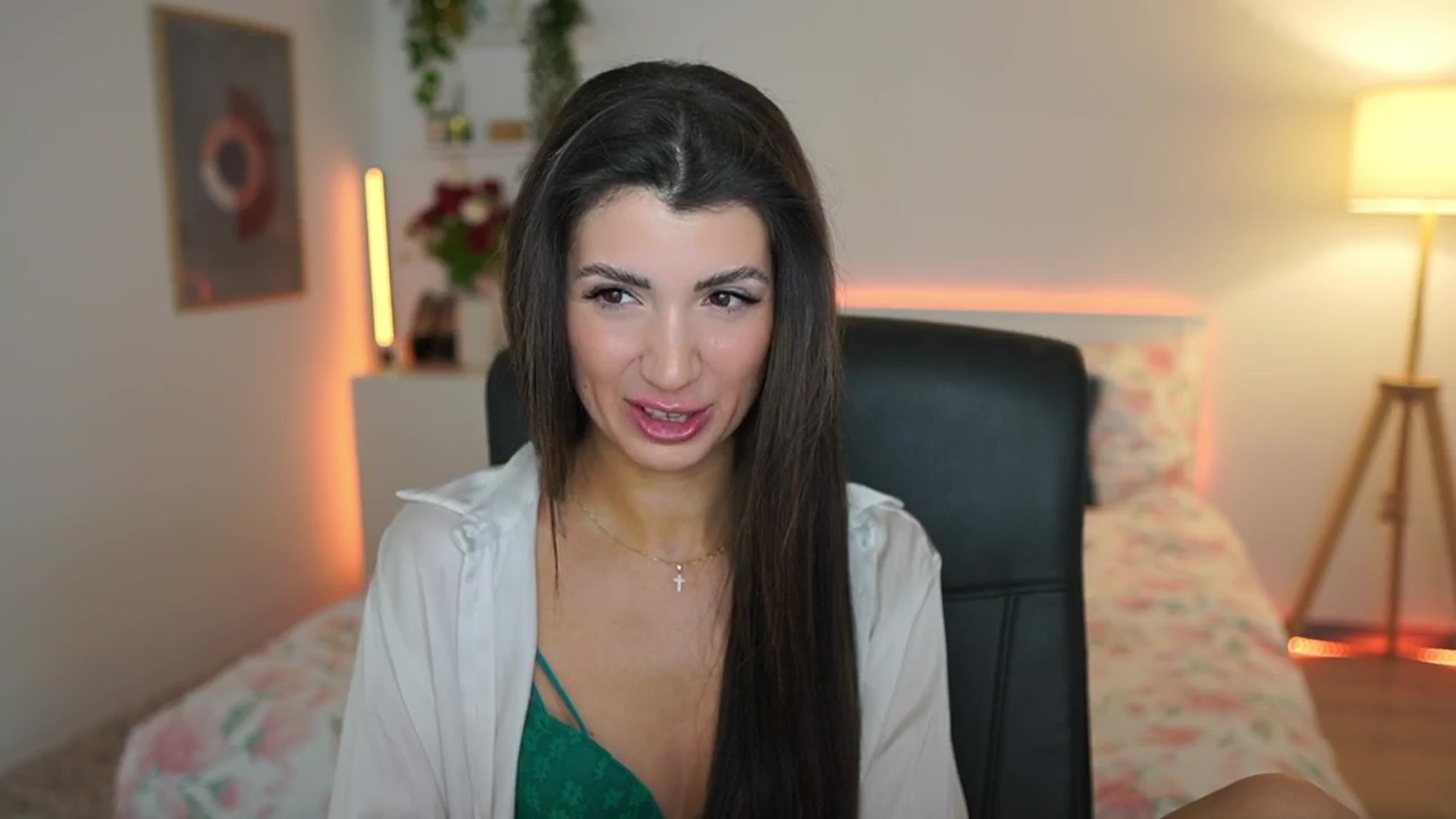 Gallery image thumbnail from Julia_Roca's myfreecams stream on, 03/12/2025, 22:14 image 7 of 20