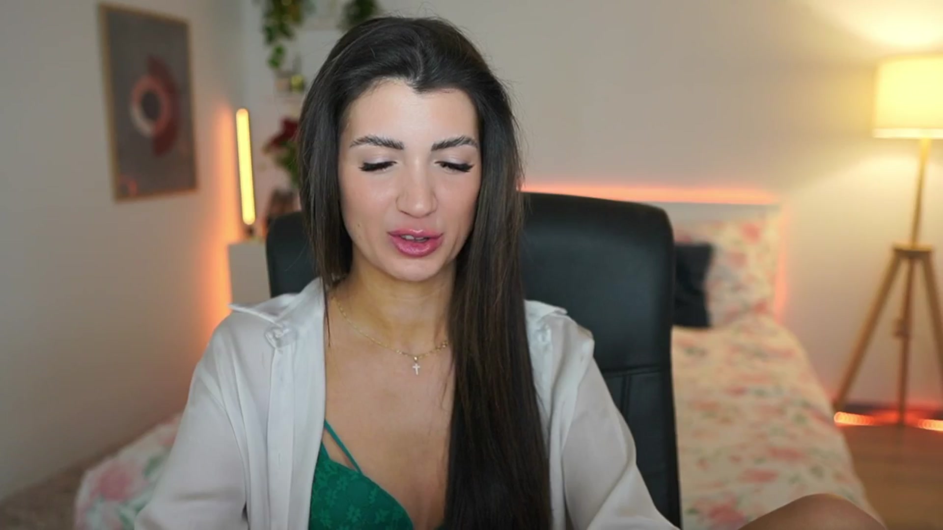 Gallery image thumbnail from Julia_Roca's myfreecams stream on, 03/12/2025, 22:14 image 6 of 20