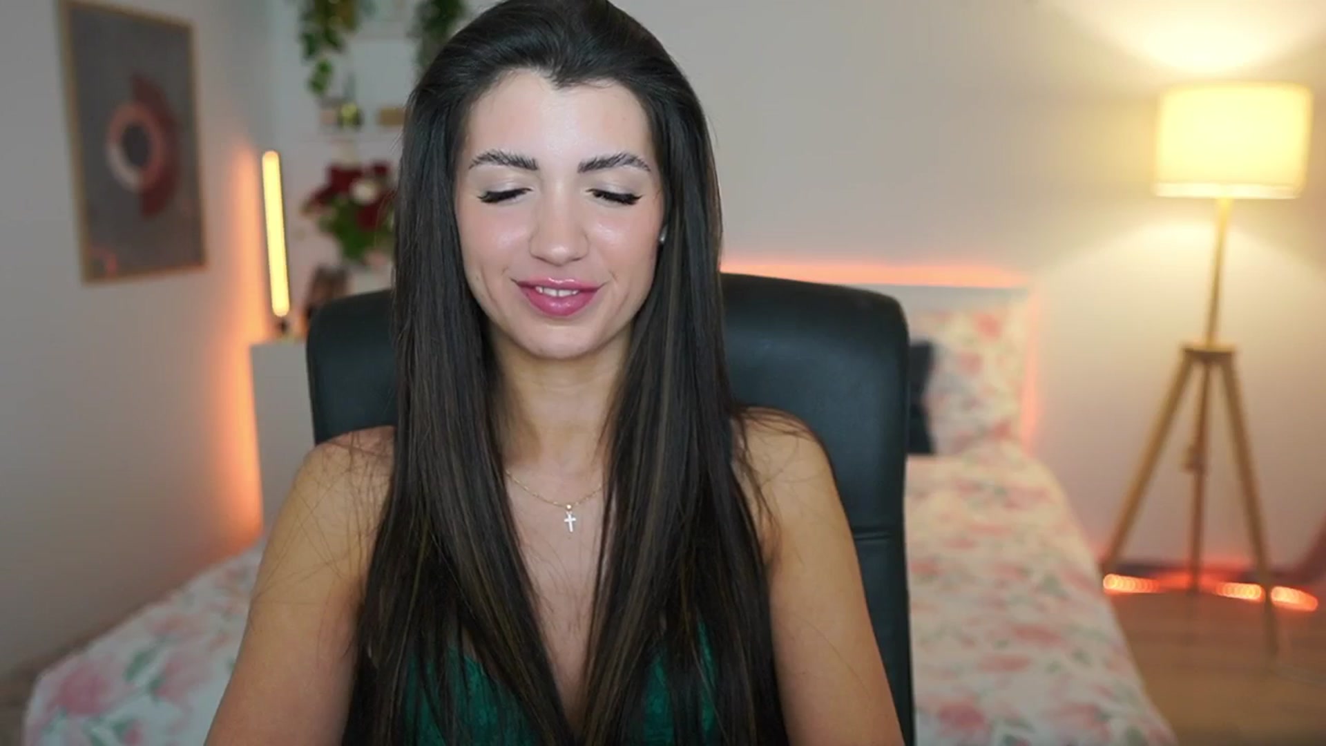 Gallery image thumbnail from Julia_Roca's myfreecams stream on, 03/12/2025, 23:21 image 6 of 20