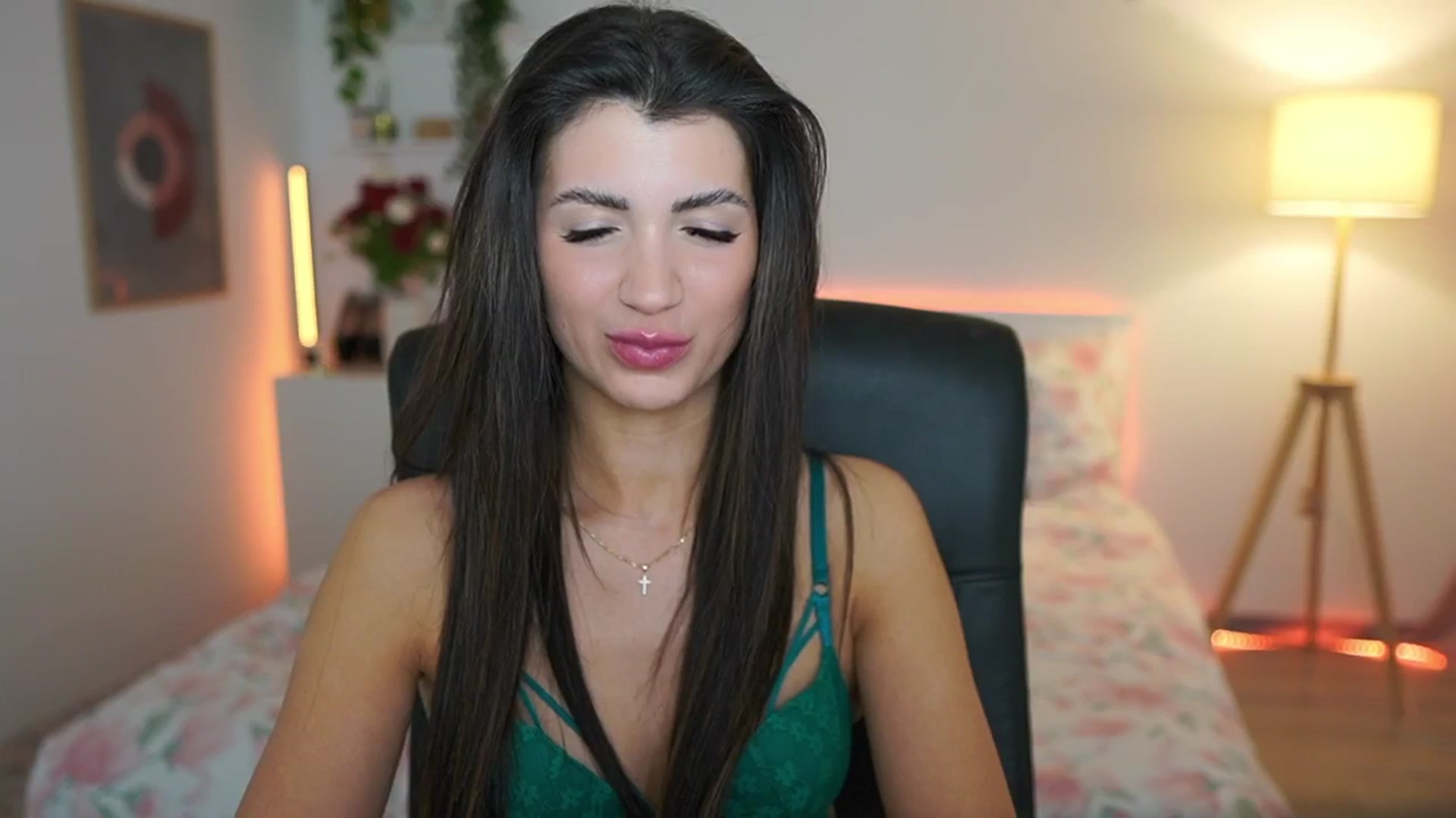 Gallery image thumbnail from Julia_Roca's myfreecams stream on, 03/12/2025, 23:21 image 3 of 20