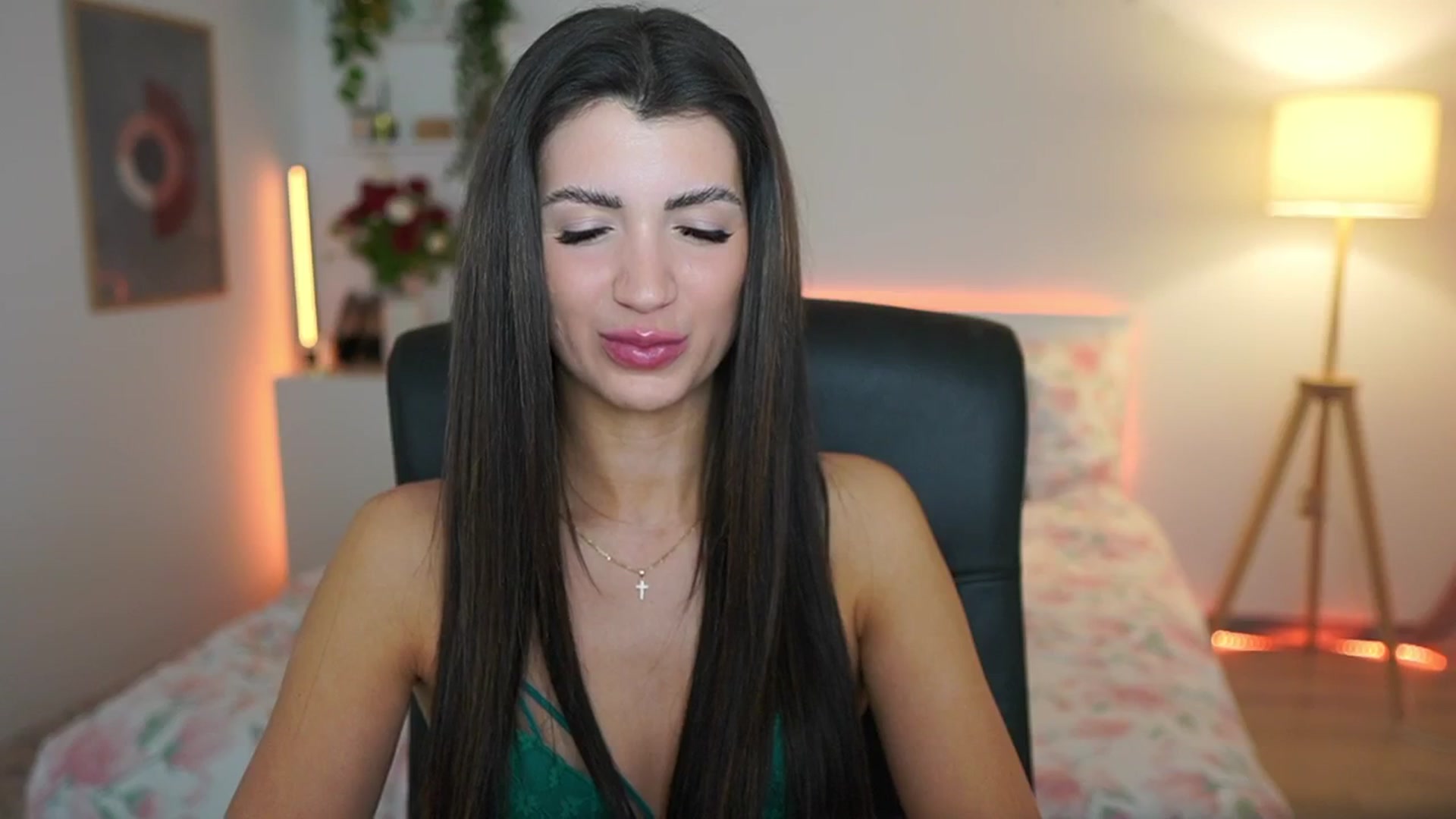 Gallery image thumbnail from Julia_Roca's myfreecams stream on, 03/12/2025, 23:21 image 2 of 20