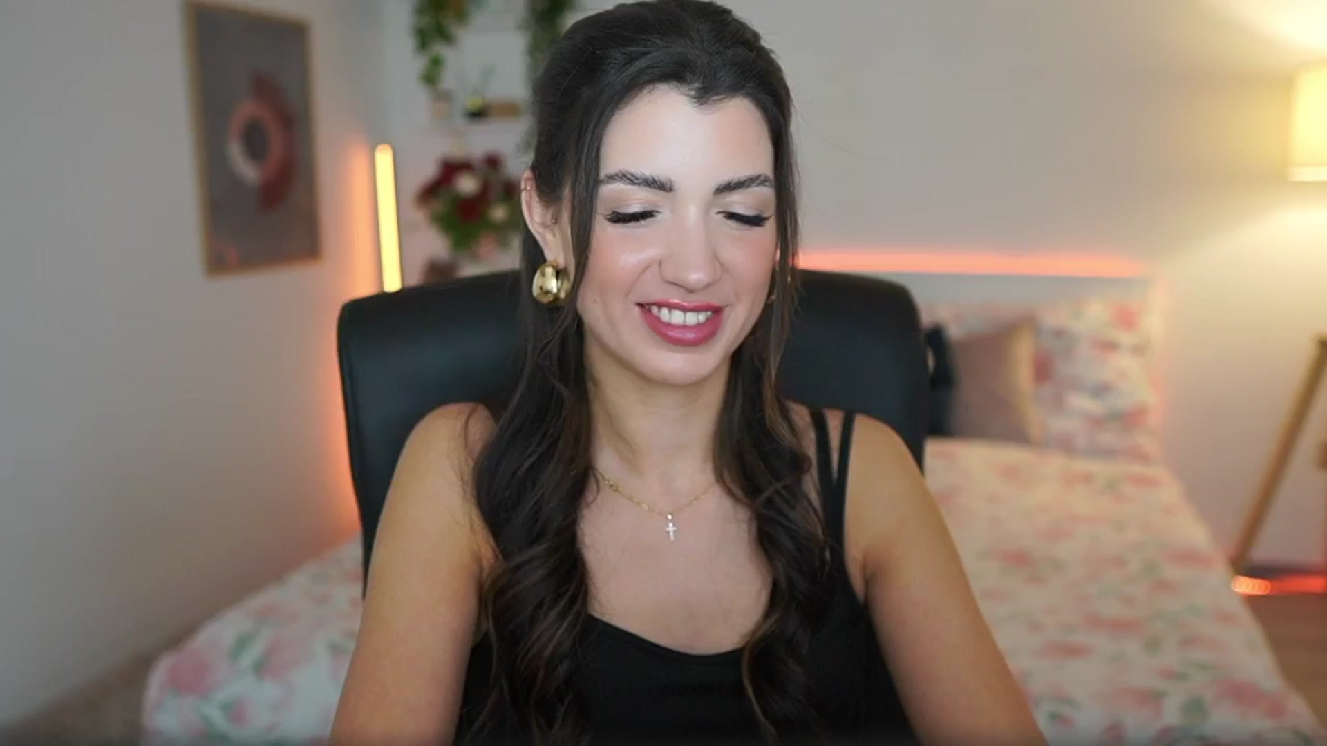 Gallery image thumbnail from Julia_Roca's myfreecams stream on, 03/14/2025, 20:20 image 4 of 20