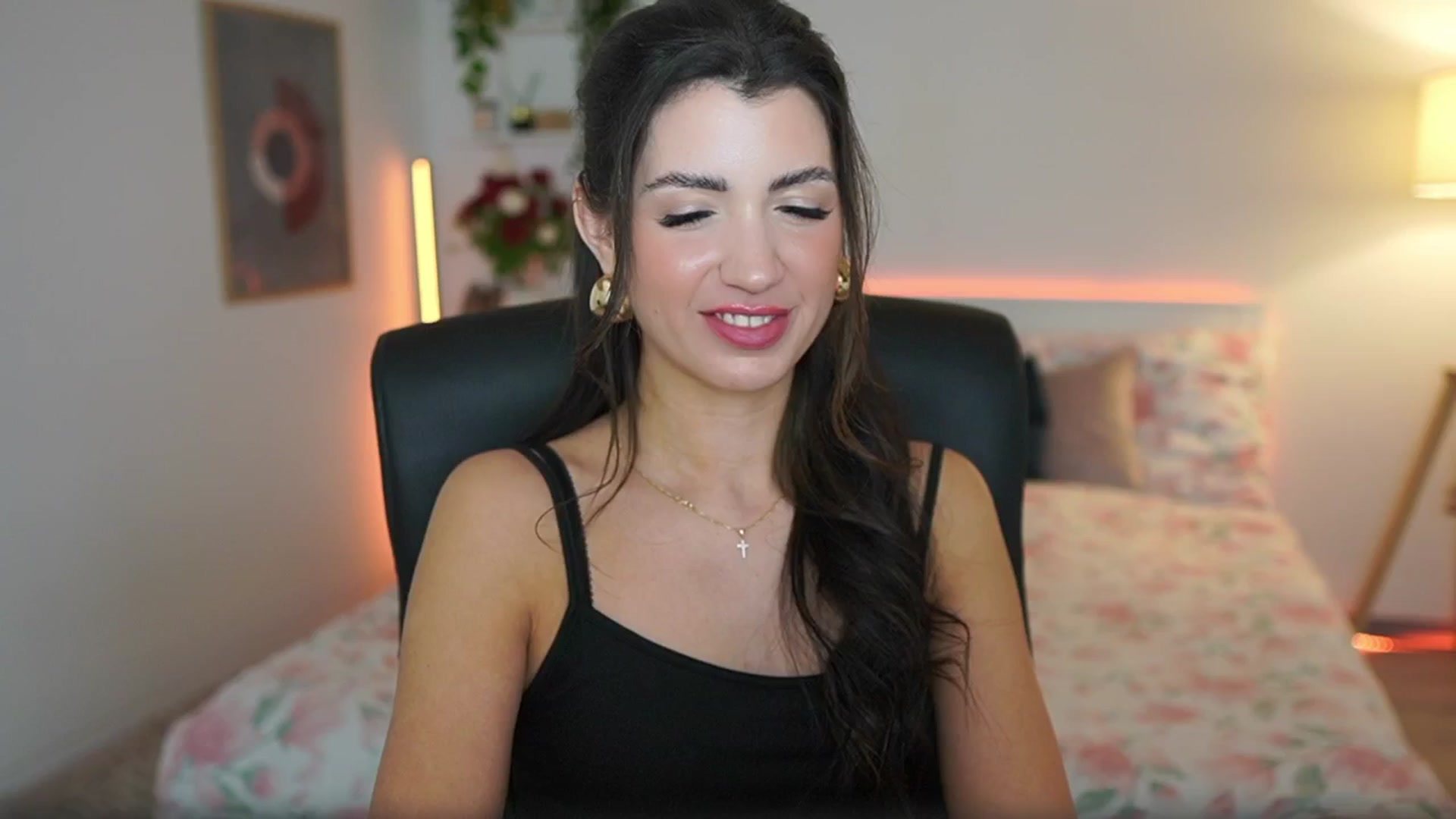 Gallery image thumbnail from Julia_Roca's myfreecams stream on, 03/14/2025, 20:20 image 9 of 20