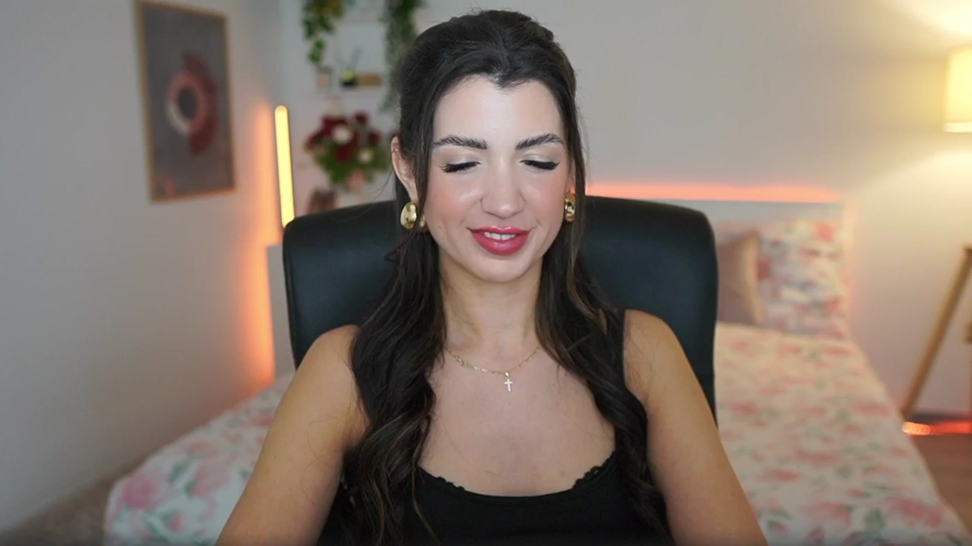 Gallery image thumbnail from Julia_Roca's myfreecams stream on, 03/14/2025, 20:20 image 1 of 20