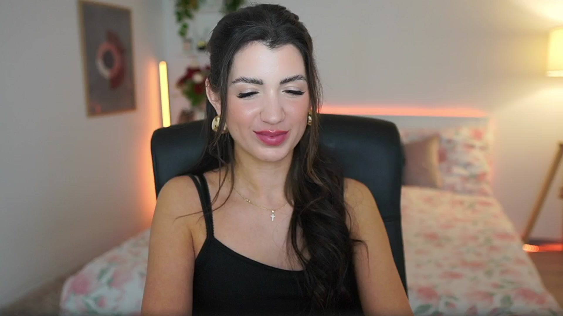 Gallery image thumbnail from Julia_Roca's myfreecams stream on, 03/14/2025, 20:20 image 10 of 20