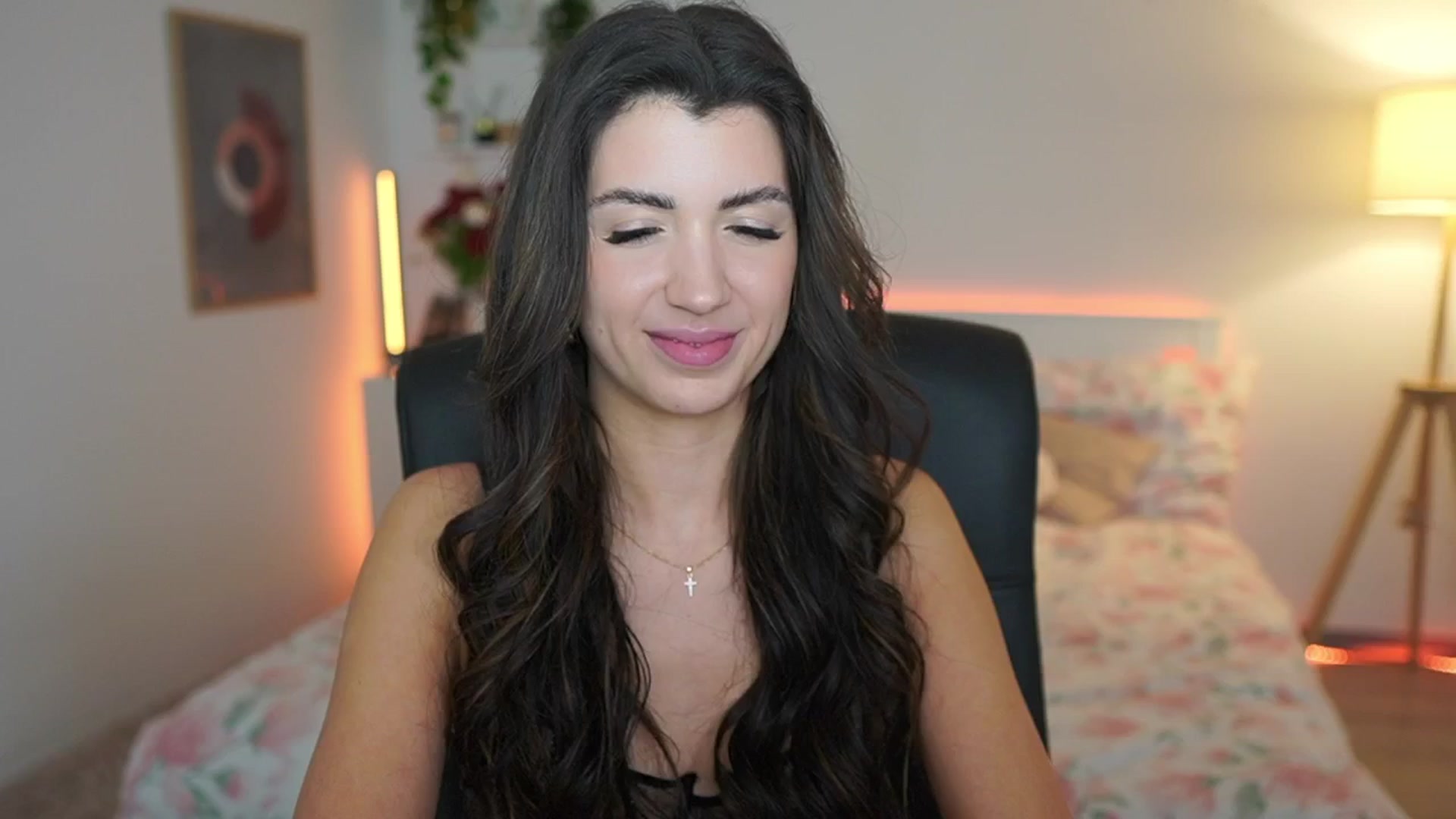 Gallery image thumbnail from Julia_Roca's myfreecams stream on, 03/15/2025, 21:57 image 13 of 20