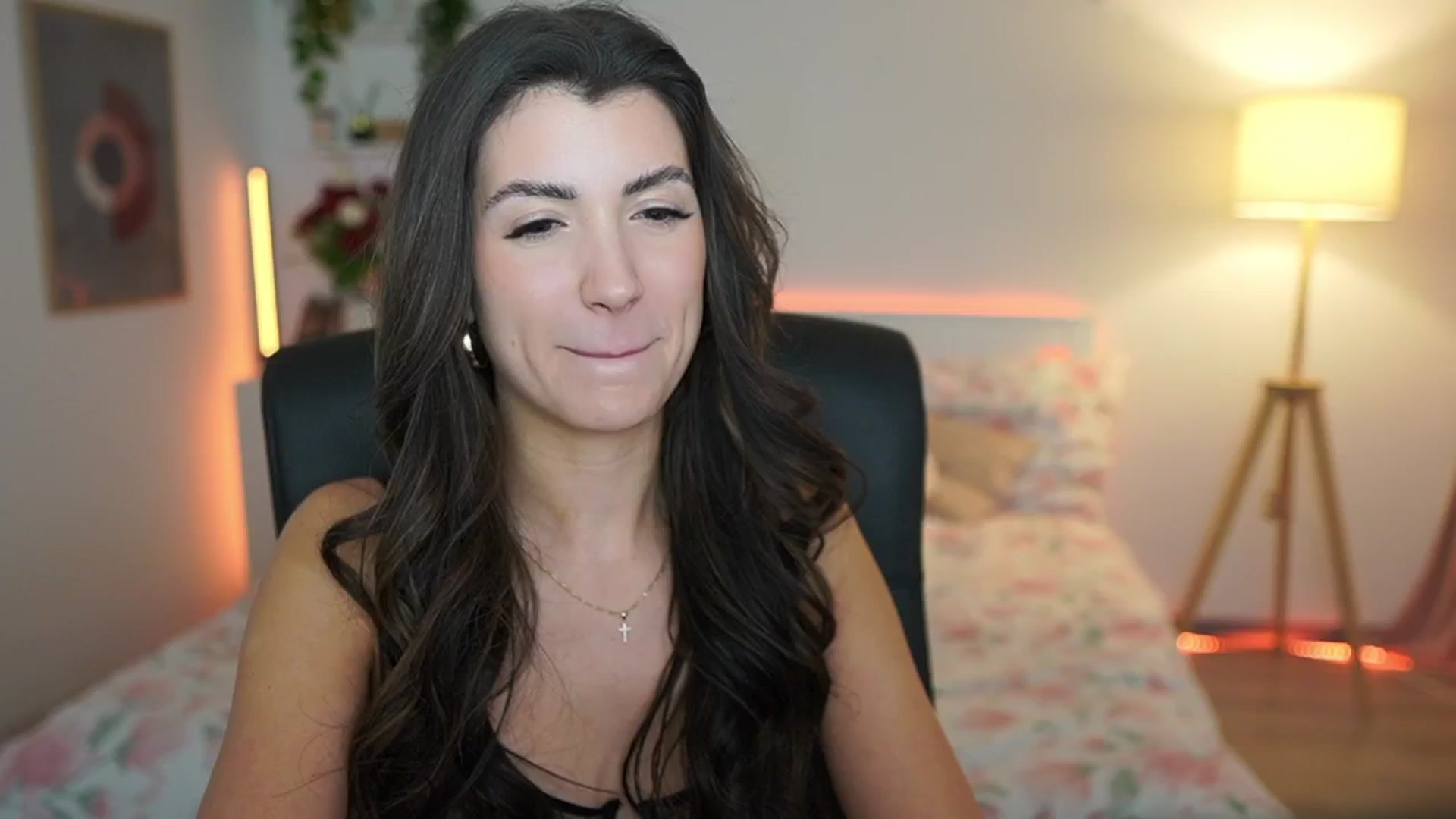 Gallery image thumbnail from Julia_Roca's myfreecams stream on, 03/15/2025, 21:57 image 11 of 20