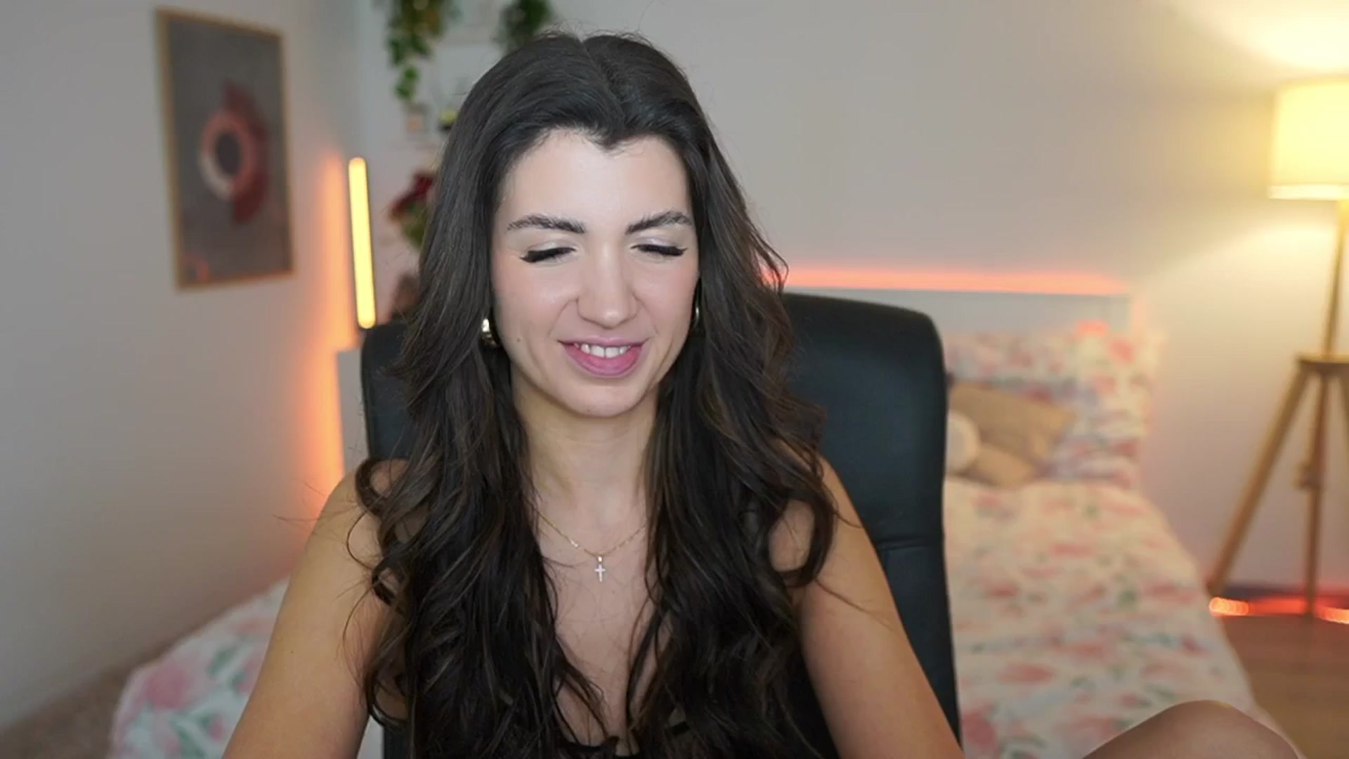 Gallery image thumbnail from Julia_Roca's myfreecams stream on, 03/15/2025, 21:57 image 14 of 20