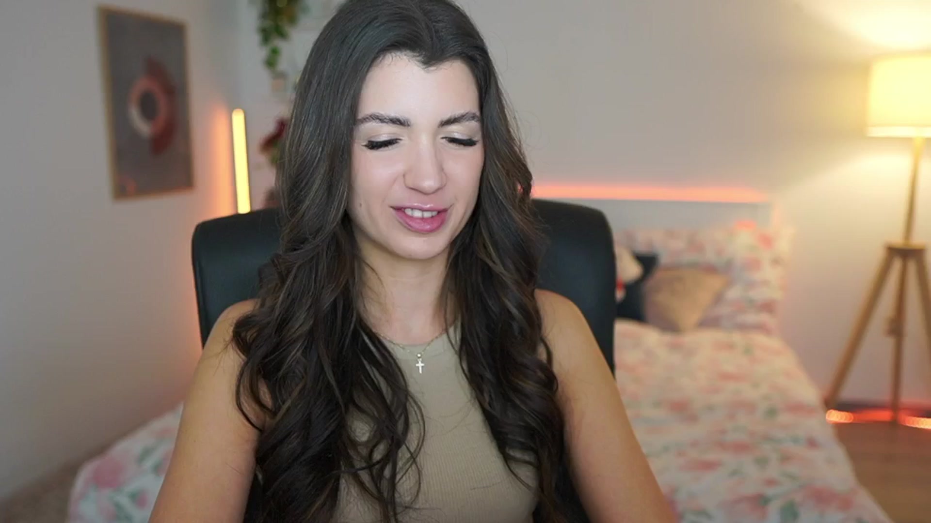 Gallery image thumbnail from Julia_Roca's myfreecams stream on, 03/15/2025, 21:57 image 4 of 20