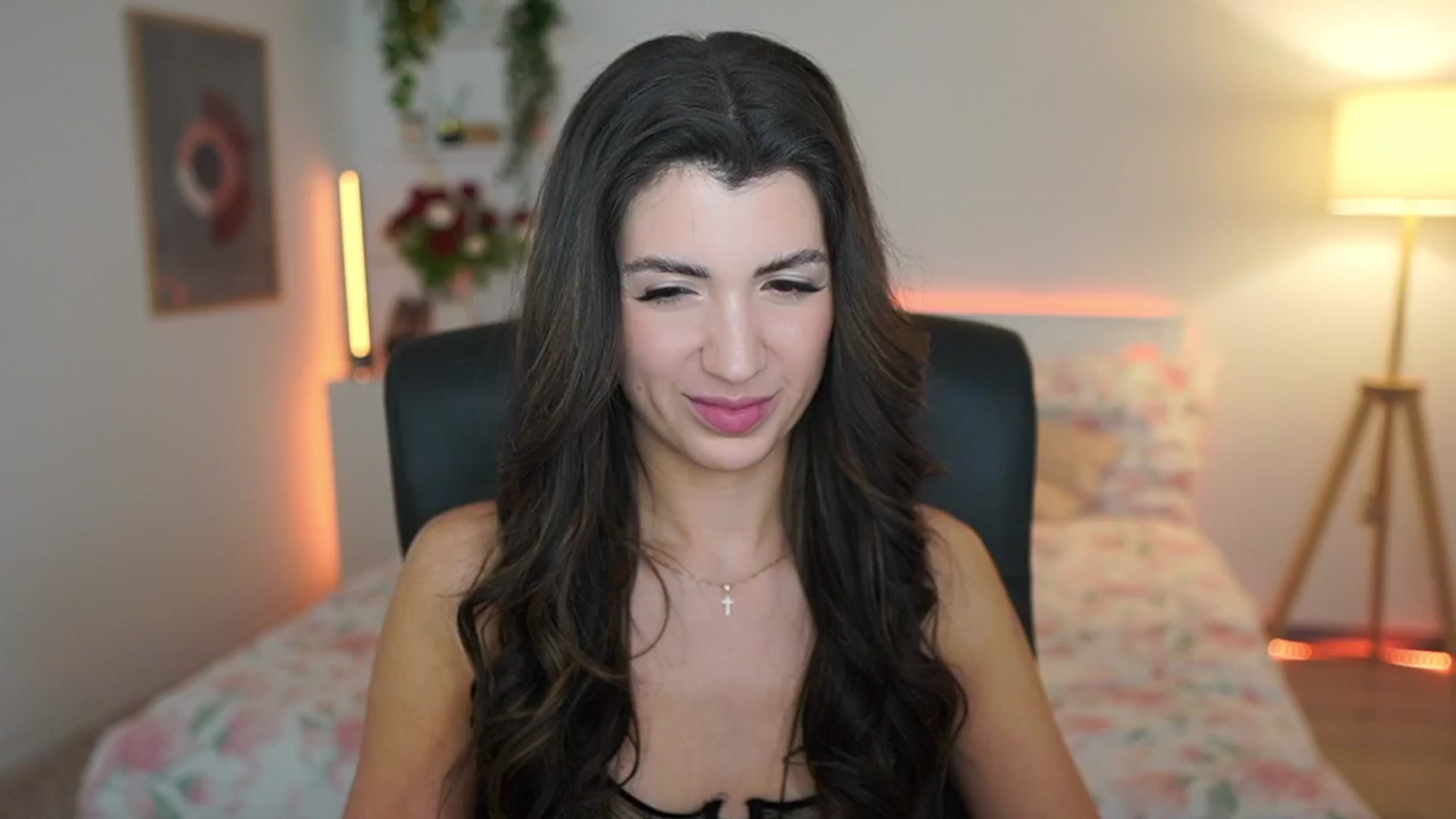 Gallery image thumbnail from Julia_Roca's myfreecams stream on, 03/15/2025, 22:11 image 3 of 20