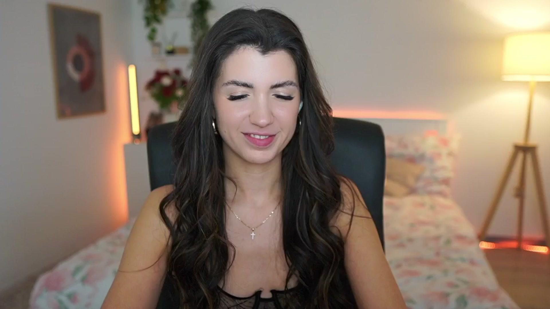 Gallery image thumbnail from Julia_Roca's myfreecams stream on, 03/15/2025, 22:11 image 10 of 20