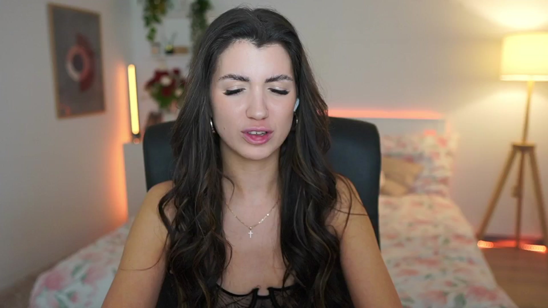 Gallery image thumbnail from Julia_Roca's myfreecams stream on, 03/15/2025, 22:11 image 11 of 20