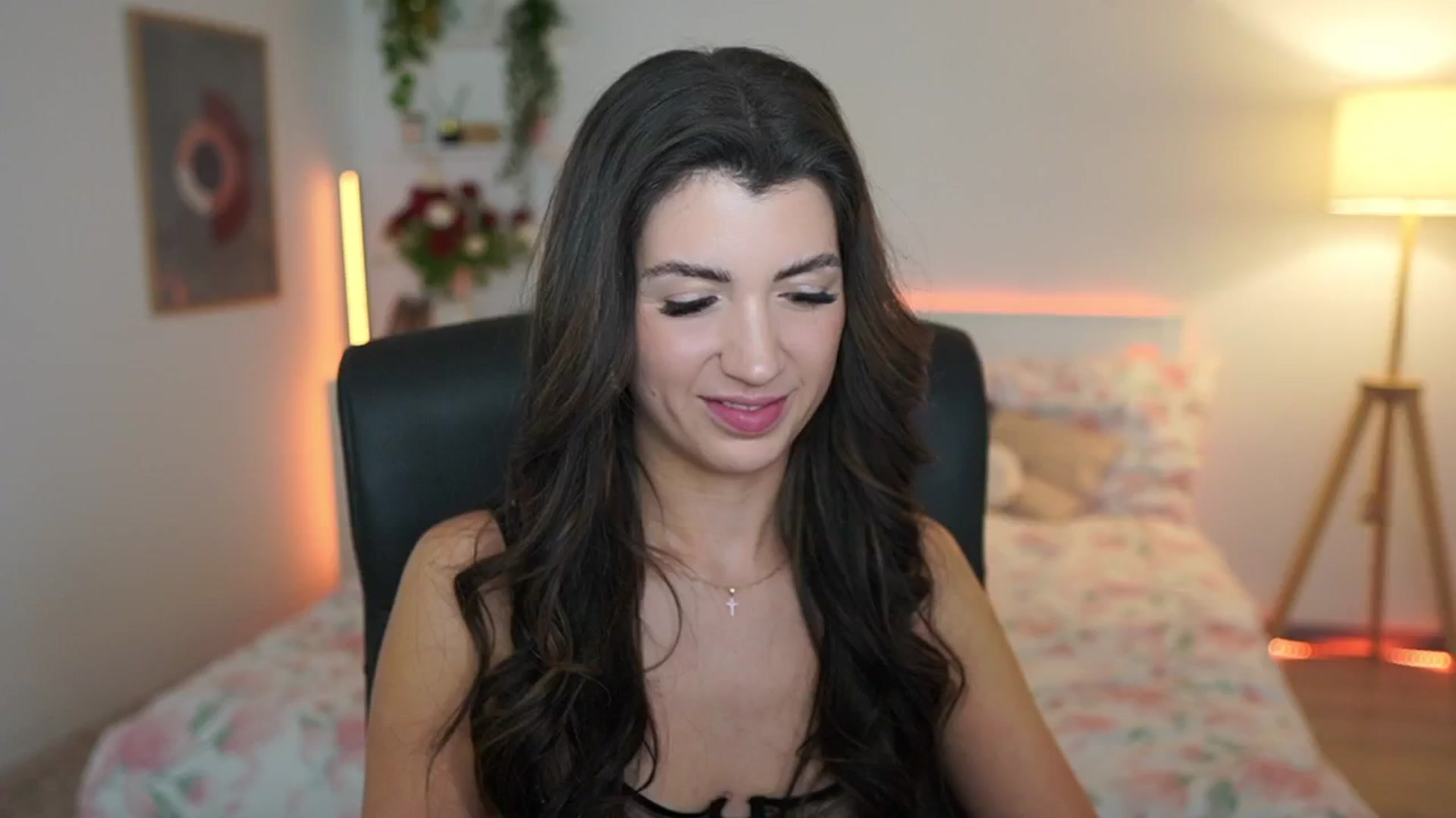 Gallery image thumbnail from Julia_Roca's myfreecams stream on, 03/15/2025, 22:11 image 6 of 20