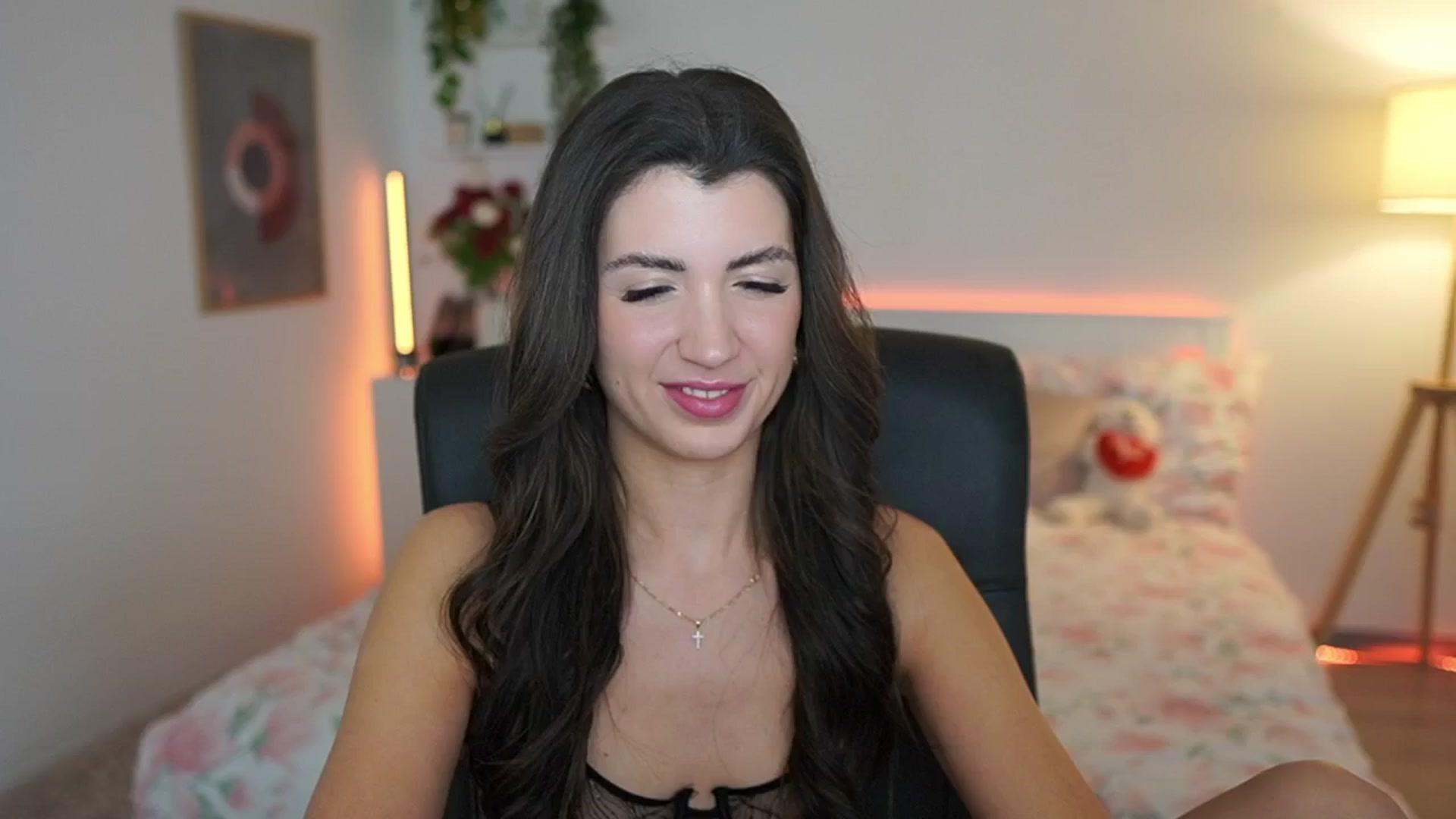 Gallery image thumbnail from Julia_Roca's myfreecams stream on, 03/15/2025, 23:06 image 8 of 20