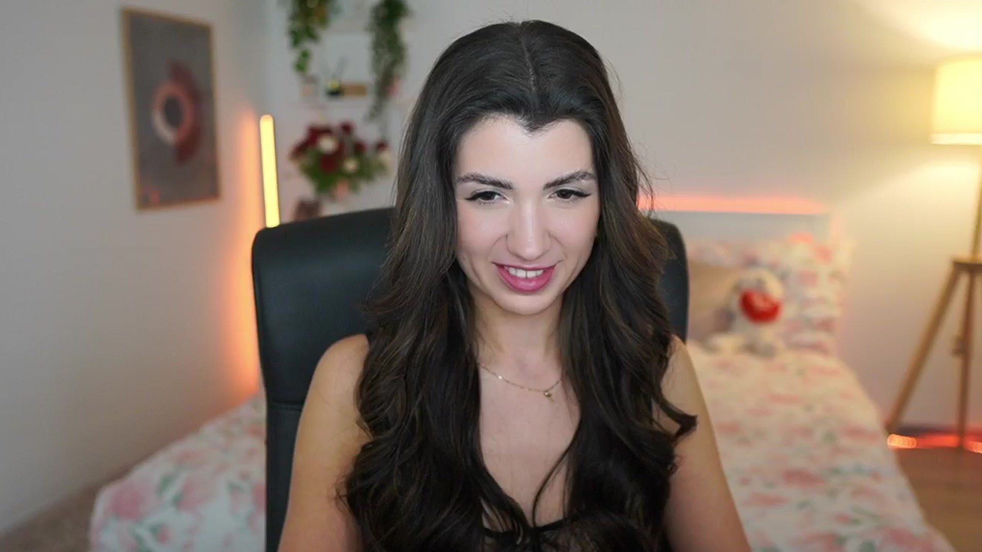 Gallery image thumbnail from Julia_Roca's myfreecams stream on, 03/16/2025, 24:00 image 9 of 20