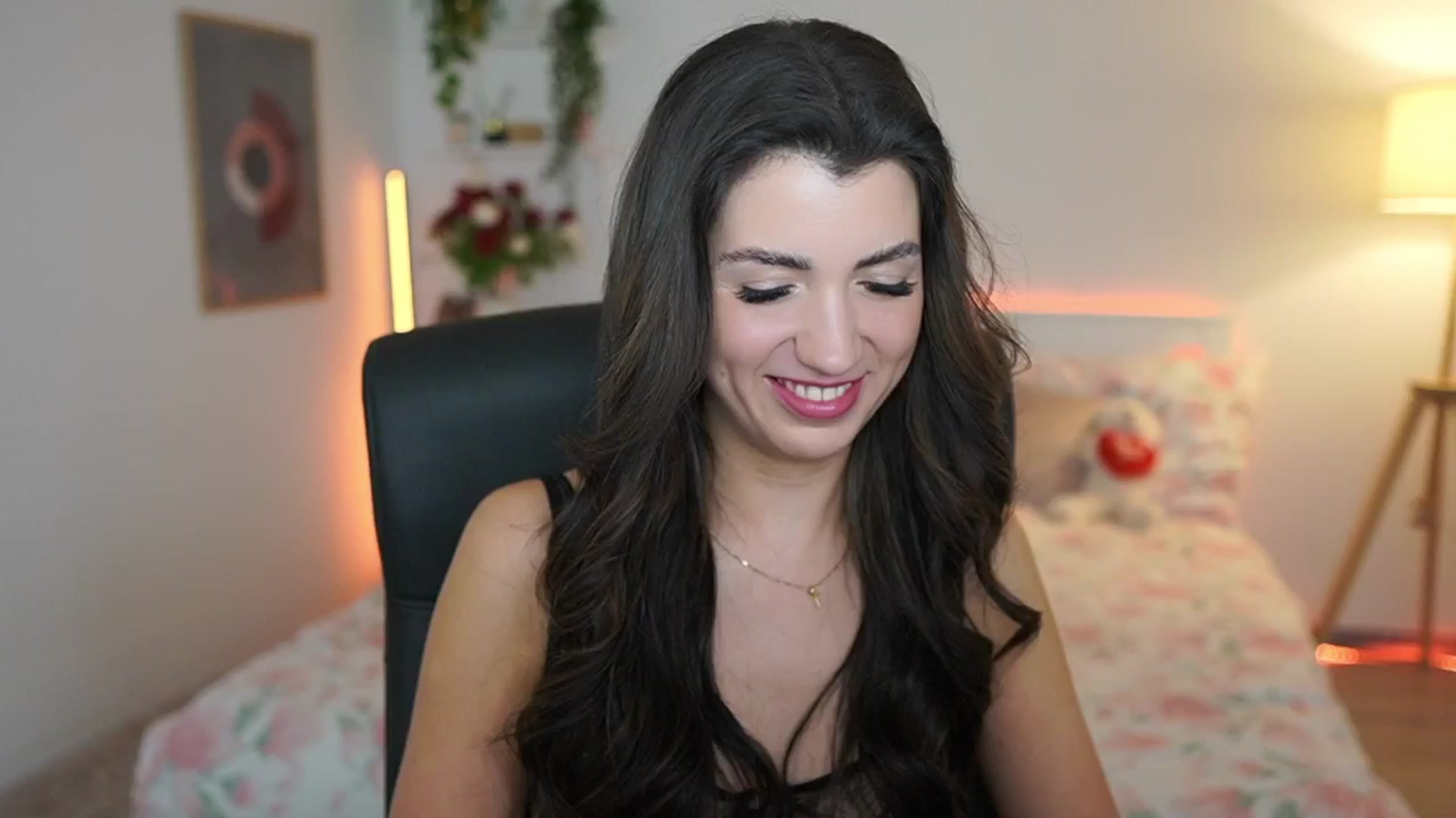 Gallery image thumbnail from Julia_Roca's myfreecams stream on, 03/16/2025, 24:00 image 8 of 20