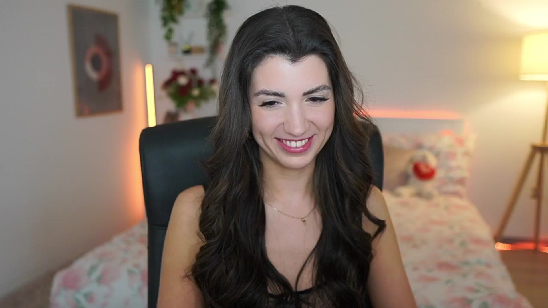 Gallery image thumbnail from Julia_Roca's myfreecams stream on, 03/16/2025, 24:00 image 5 of 20