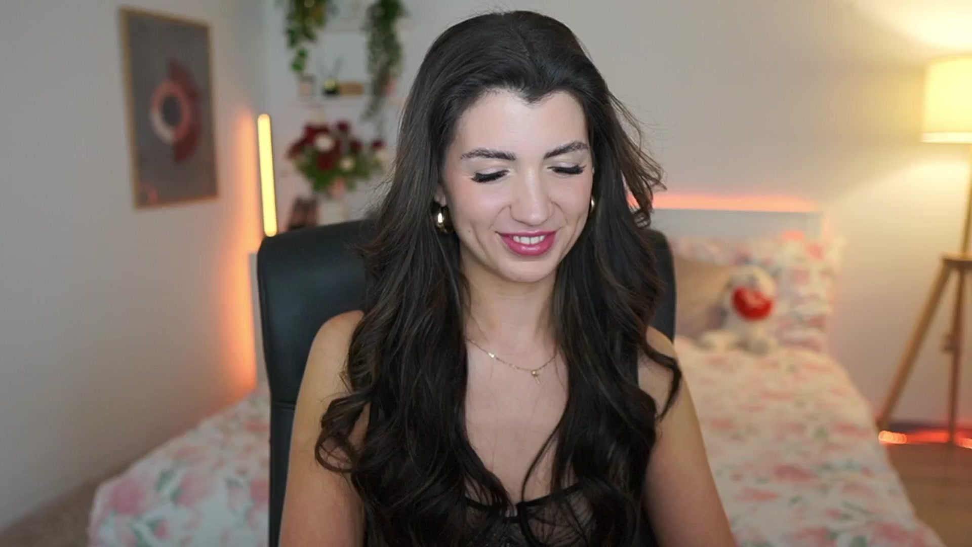 Gallery image thumbnail from Julia_Roca's myfreecams stream on, 03/16/2025, 24:00 image 1 of 20