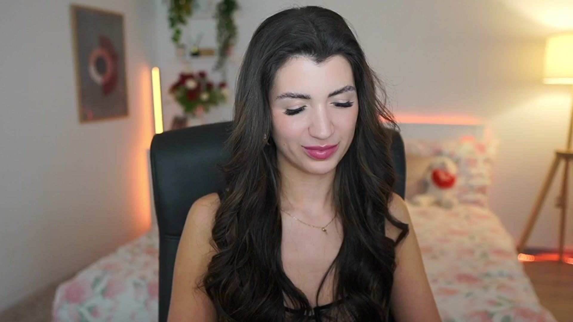 Gallery image thumbnail from Julia_Roca's myfreecams stream on, 03/16/2025, 24:00 image 4 of 20