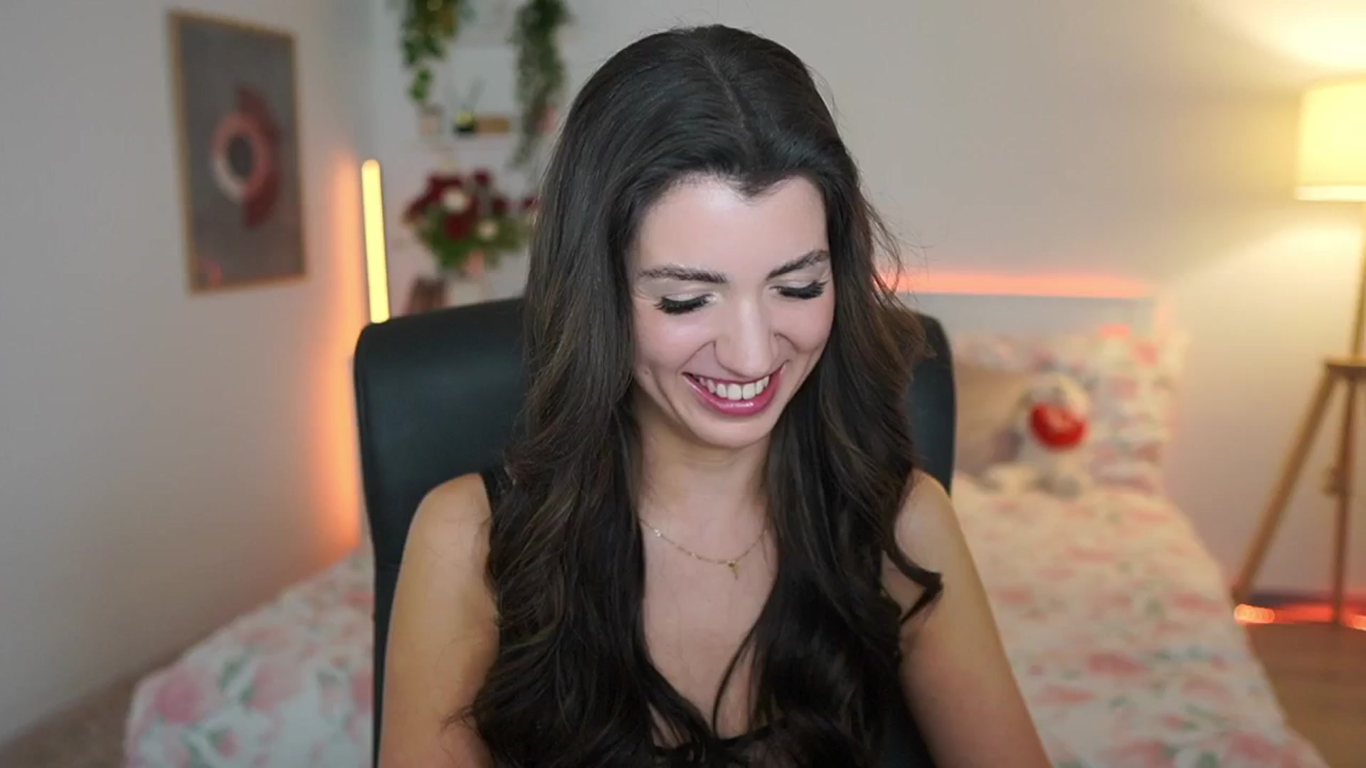 Gallery image thumbnail from Julia_Roca's myfreecams stream on, 03/16/2025, 24:00 image 7 of 20