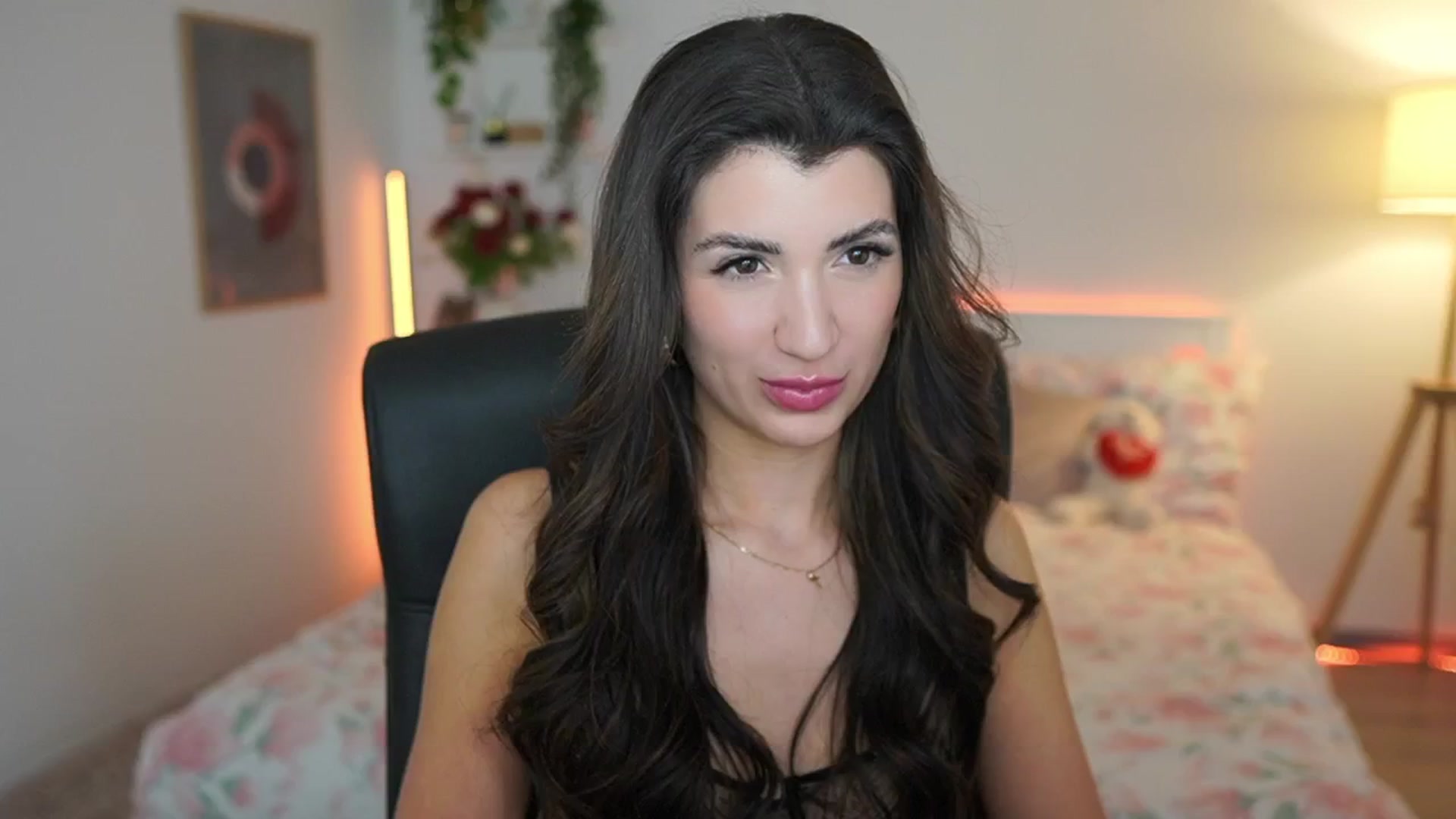 Gallery image thumbnail from Julia_Roca's myfreecams stream on, 03/16/2025, 24:00 image 3 of 20