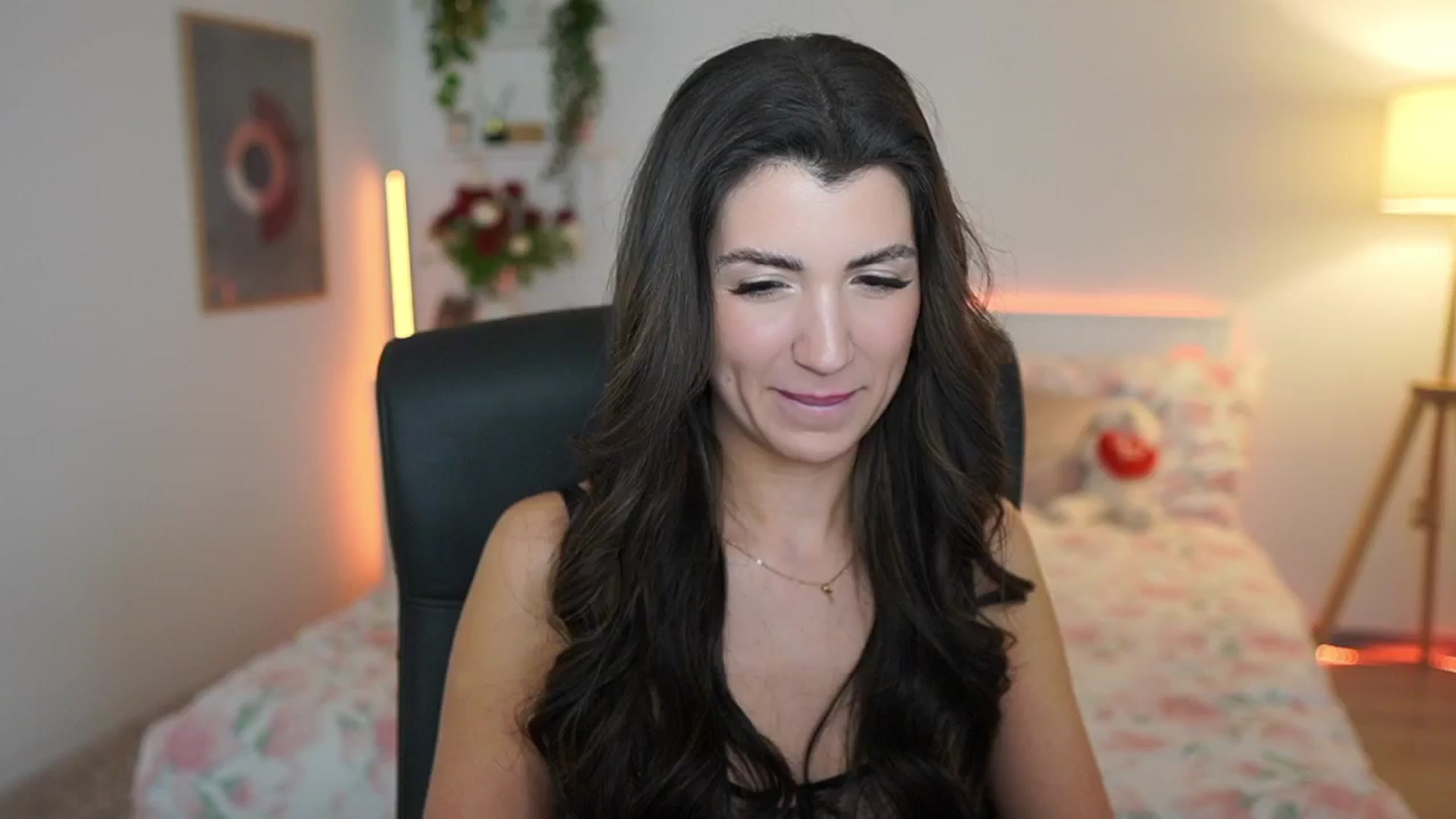 Gallery image thumbnail from Julia_Roca's myfreecams stream on, 03/16/2025, 24:00 image 10 of 20