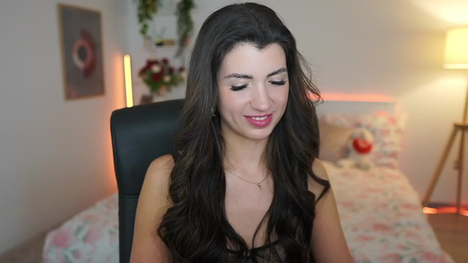 Gallery image thumbnail from Julia_Roca's myfreecams stream on, 03/16/2025, 24:00 image 2 of 20