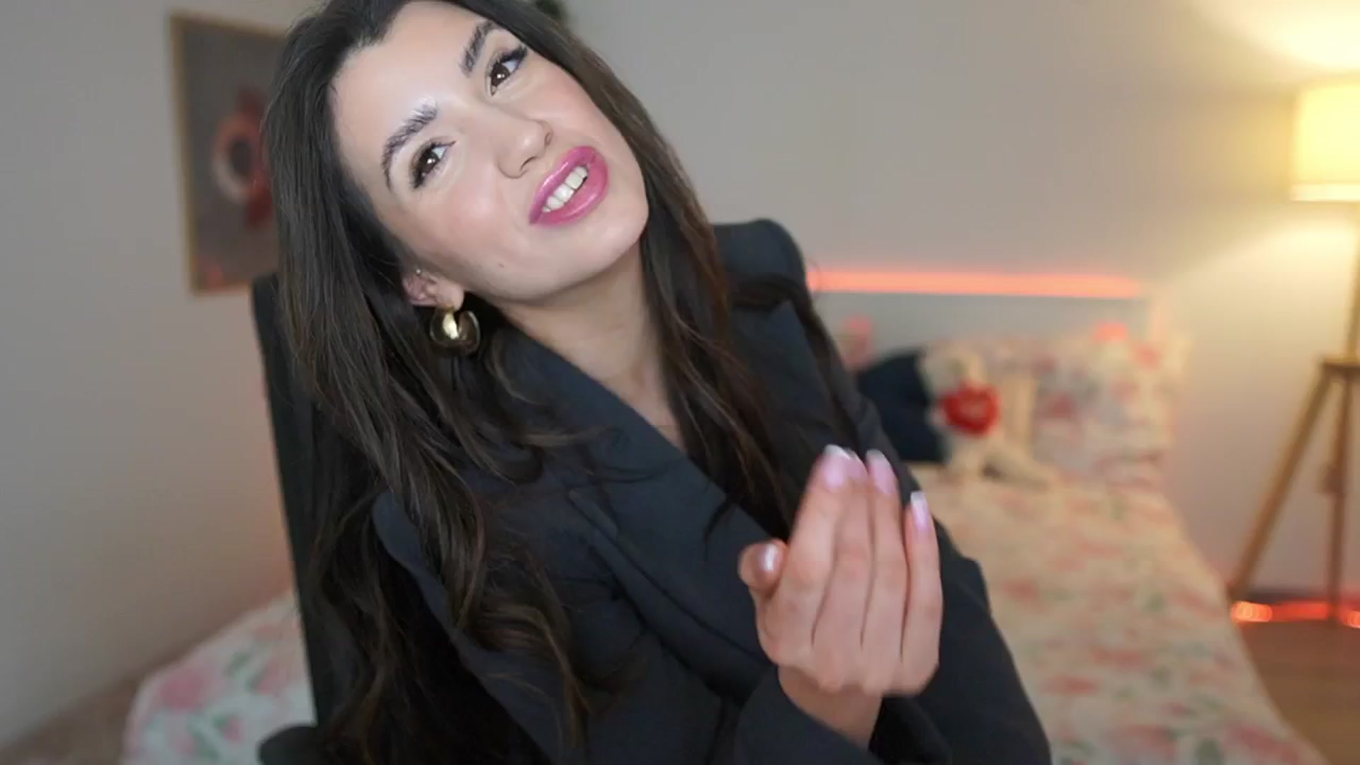 Gallery image thumbnail from Julia_Roca's myfreecams stream on, 03/16/2025, 22:07 image 16 of 20