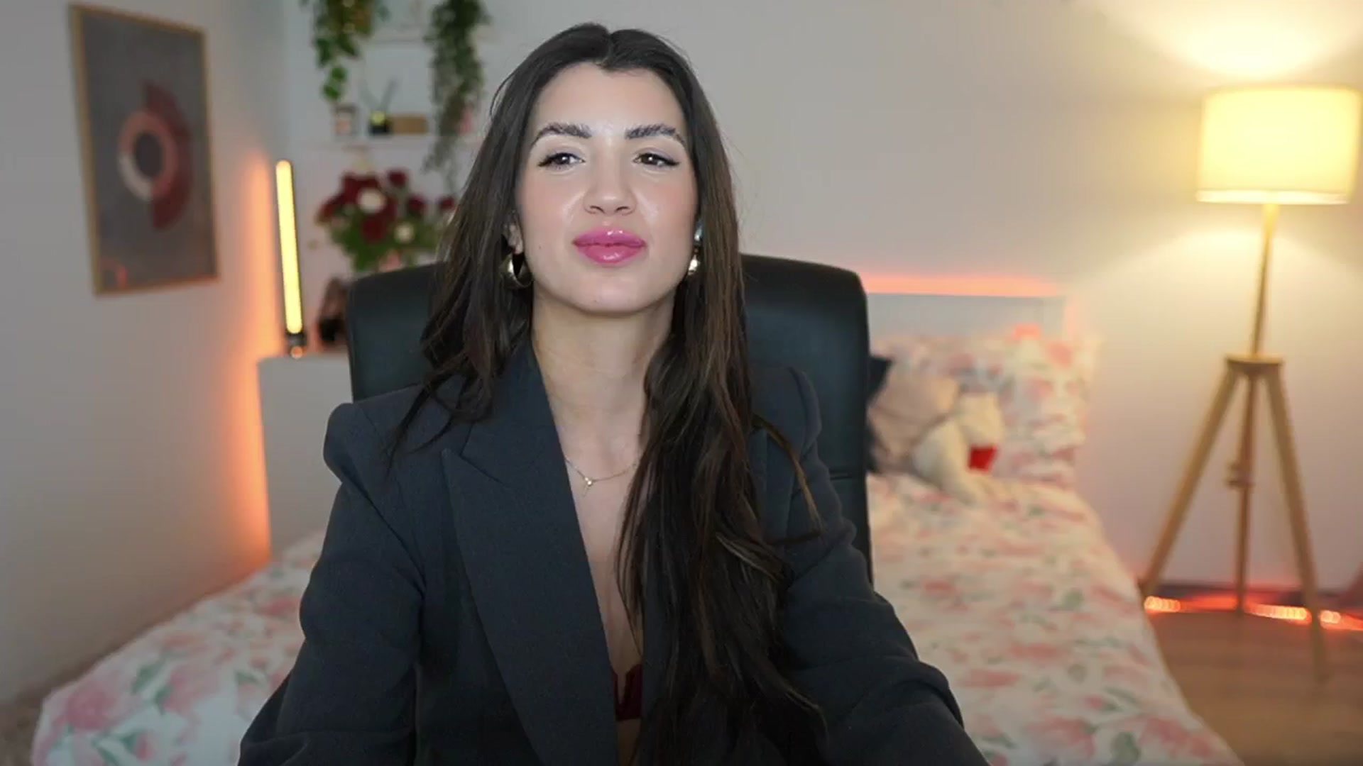 Gallery image thumbnail from Julia_Roca's myfreecams stream on, 03/17/2025, 24:20 image 4 of 20