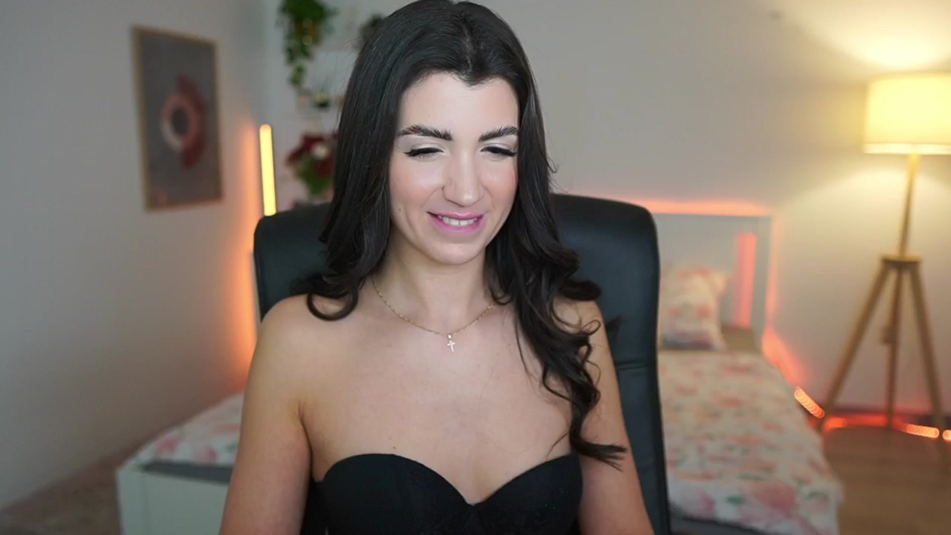 Gallery image thumbnail from Julia_Roca's myfreecams stream on, 03/20/2025, 22:50 image 9 of 20