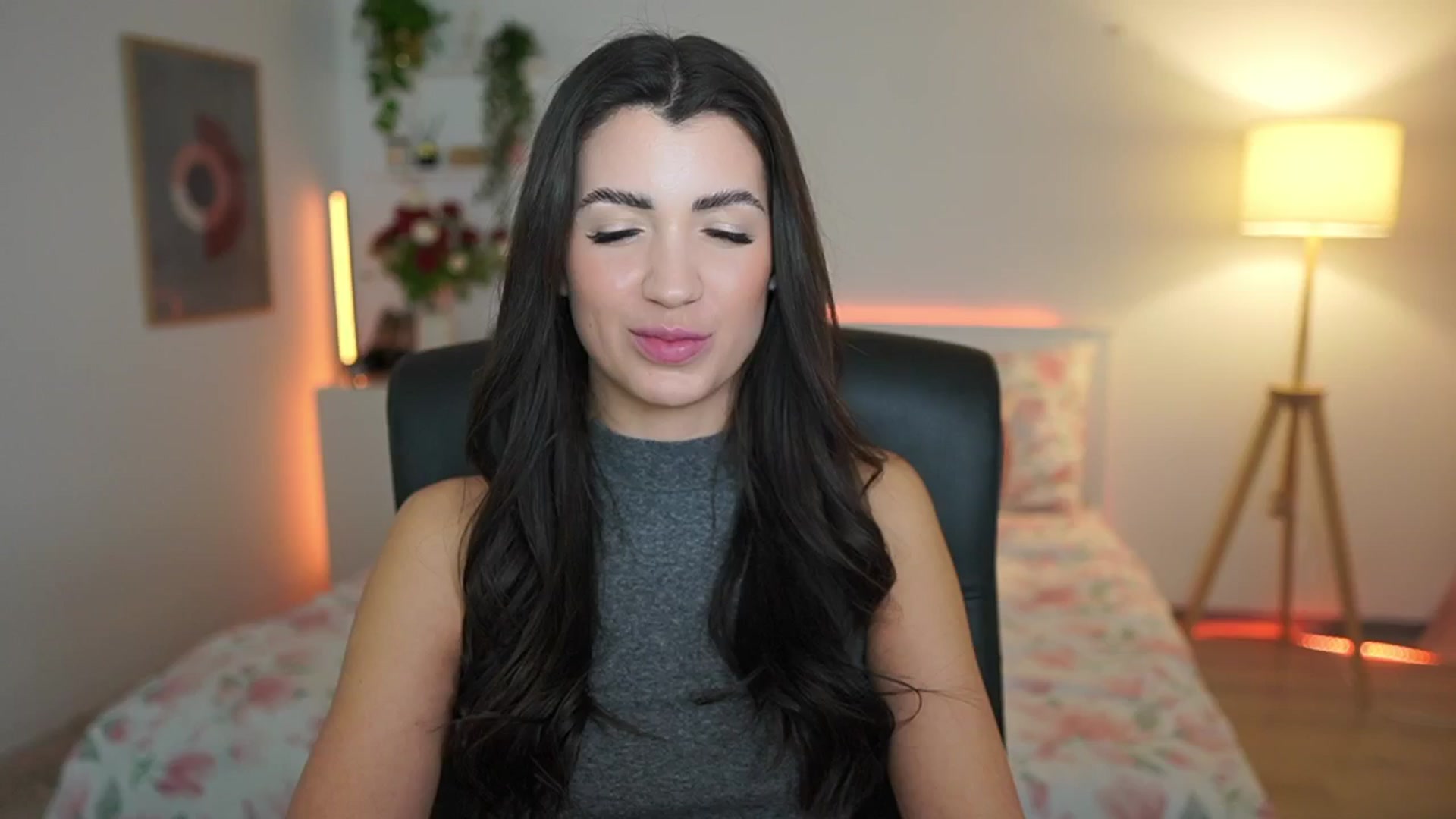 Gallery image thumbnail from Julia_Roca's myfreecams stream on, 03/22/2025, 23:27 image 14 of 20